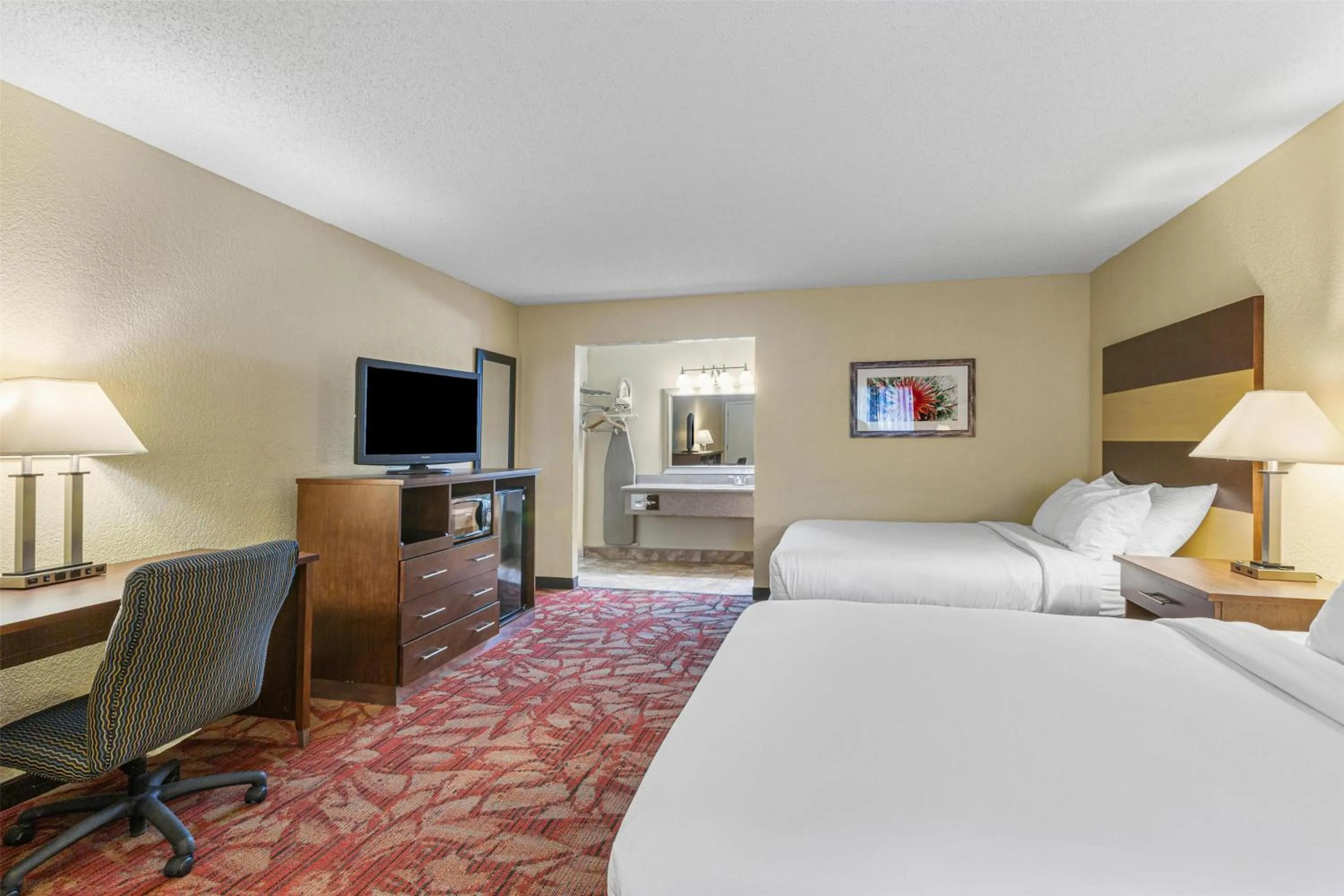 Bedroom, Bed in Best Western Pine Springs Inn