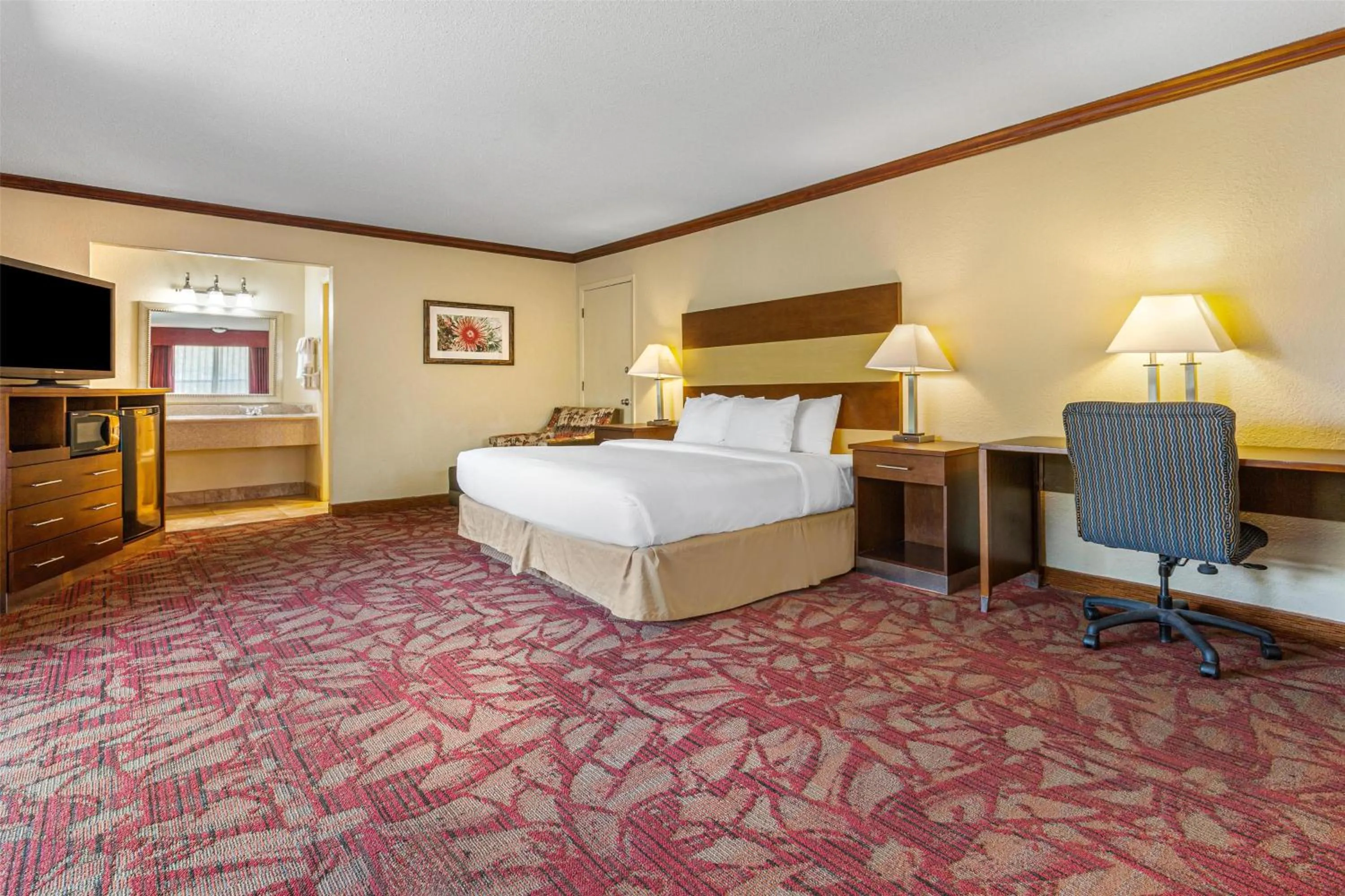 Photo of the whole room, Bed in Best Western Pine Springs Inn