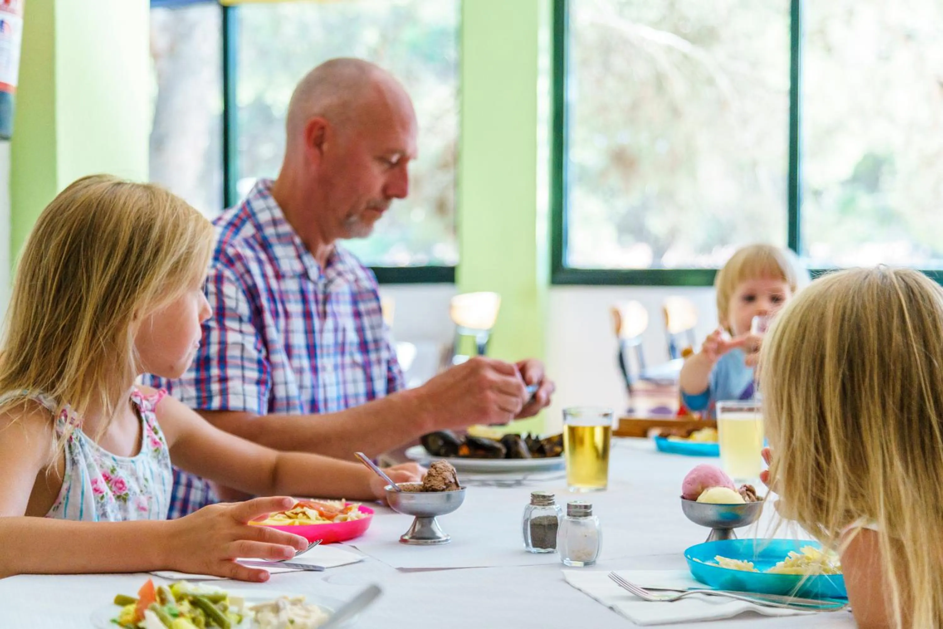 People in Playa Parc Apartments