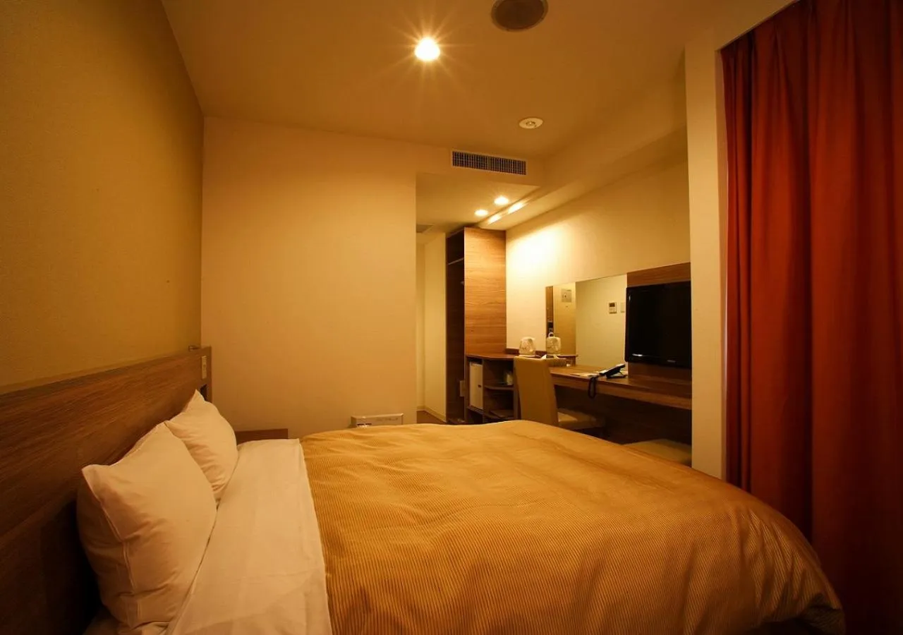 Photo of the whole room, Bed in Hotel Sorriso Hamamatsu