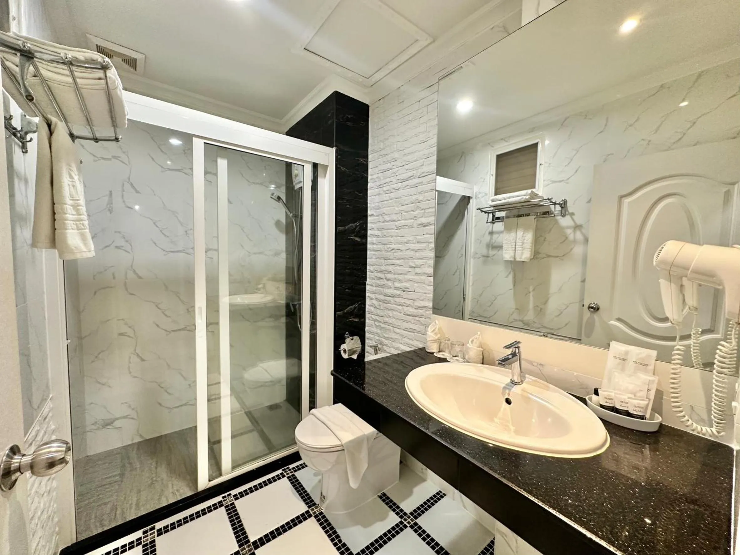 Bathroom in KTK Pattaya Hotel & Residence