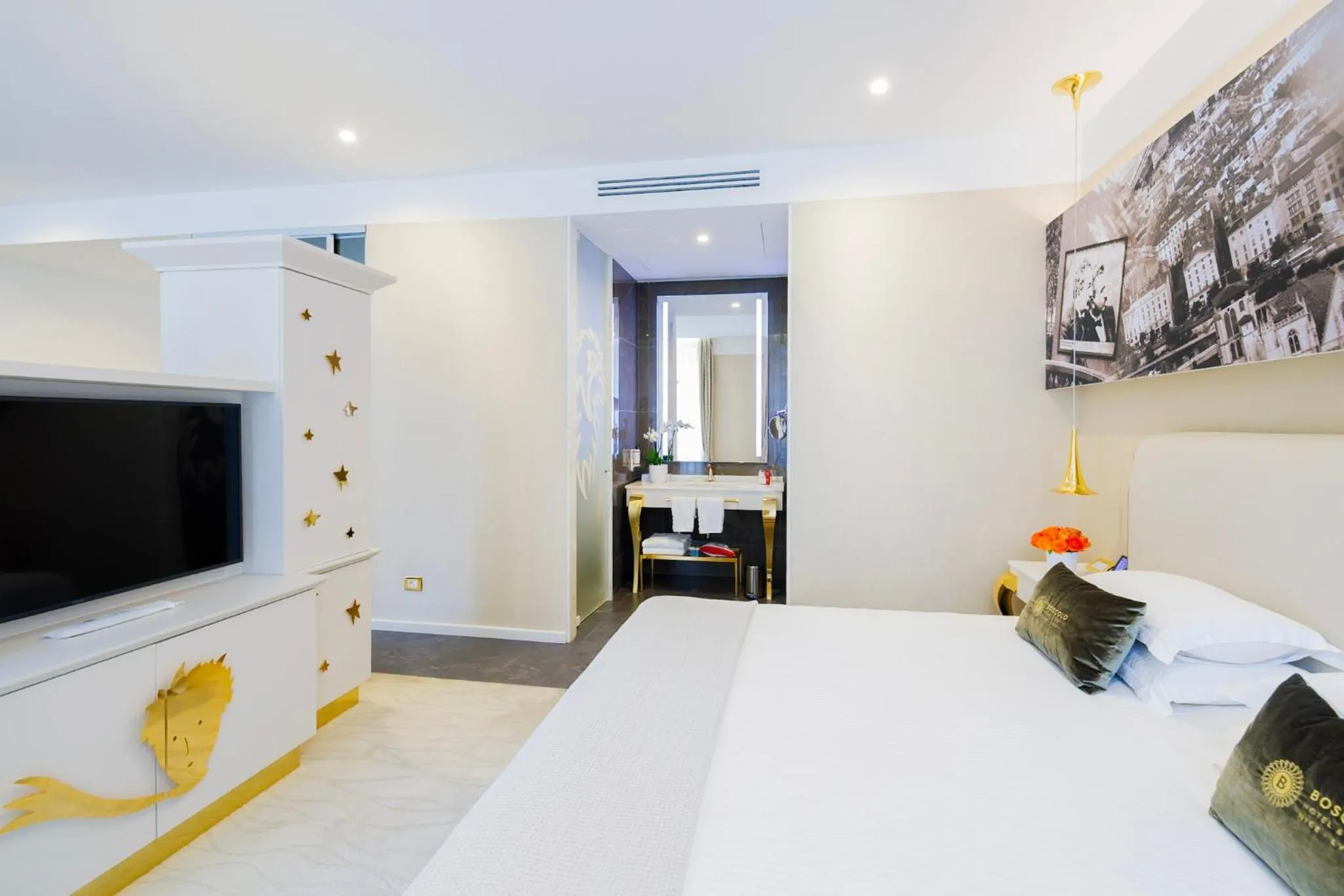 Photo of the whole room, Bed in Boscolo Lyon Hotel & Spa