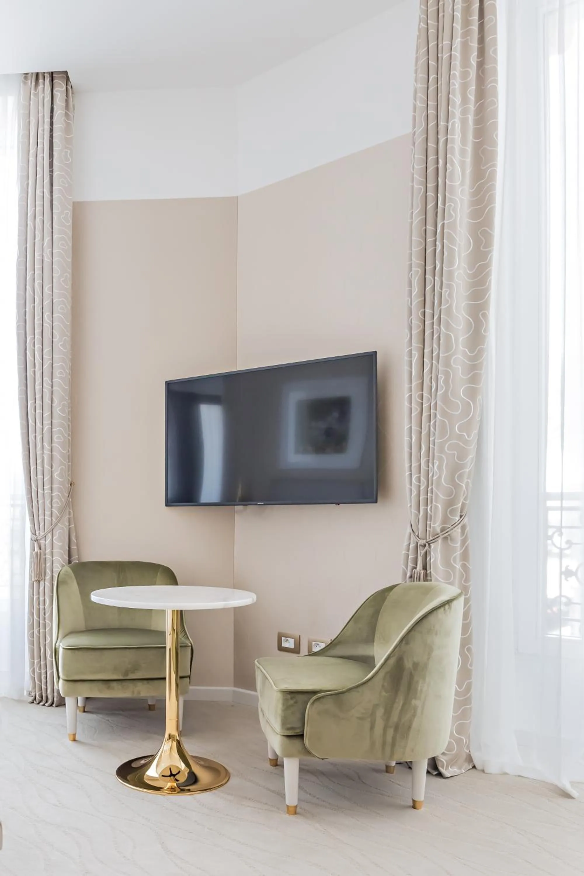 TV and multimedia in Boscolo Lyon Hotel & Spa