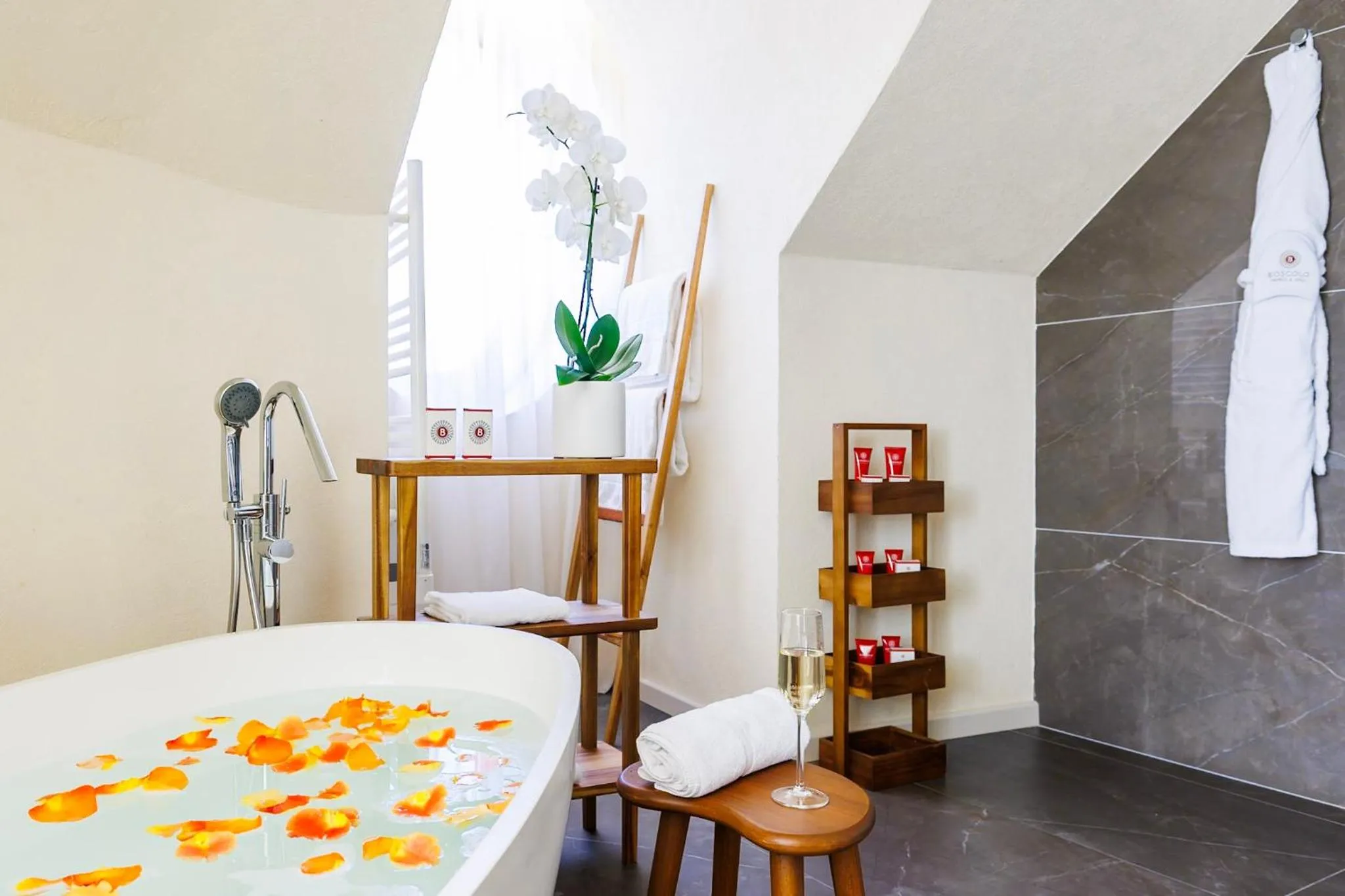 Bath in Boscolo Lyon Hotel & Spa