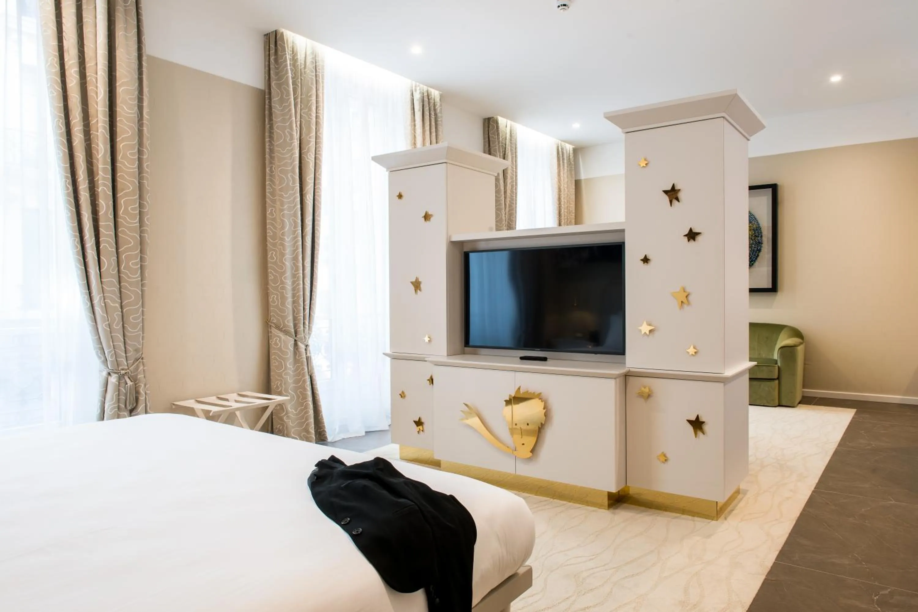 Bed in Boscolo Lyon Hotel & Spa