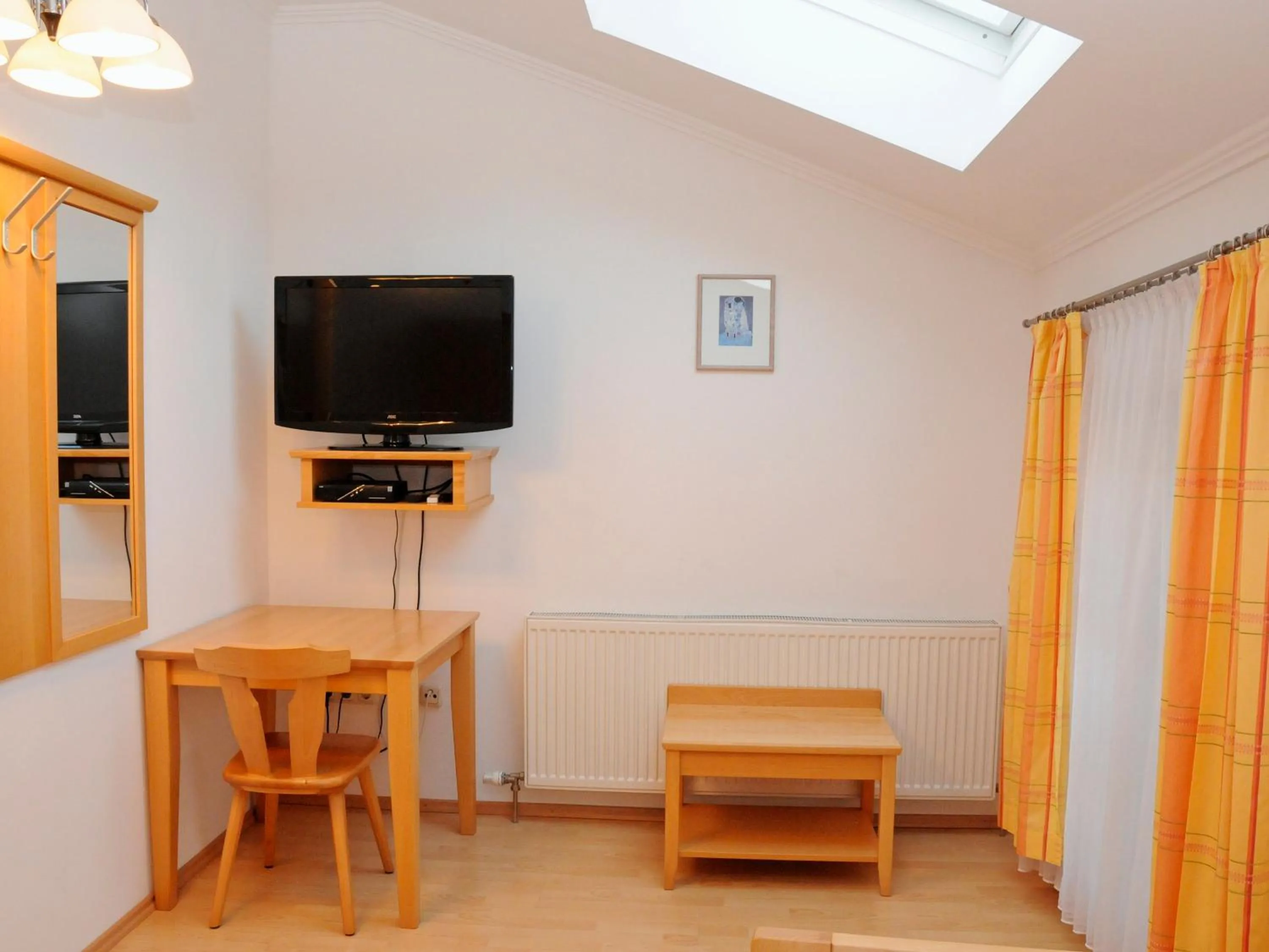 Photo of the whole room in Privatzimmer Familie Schwarz