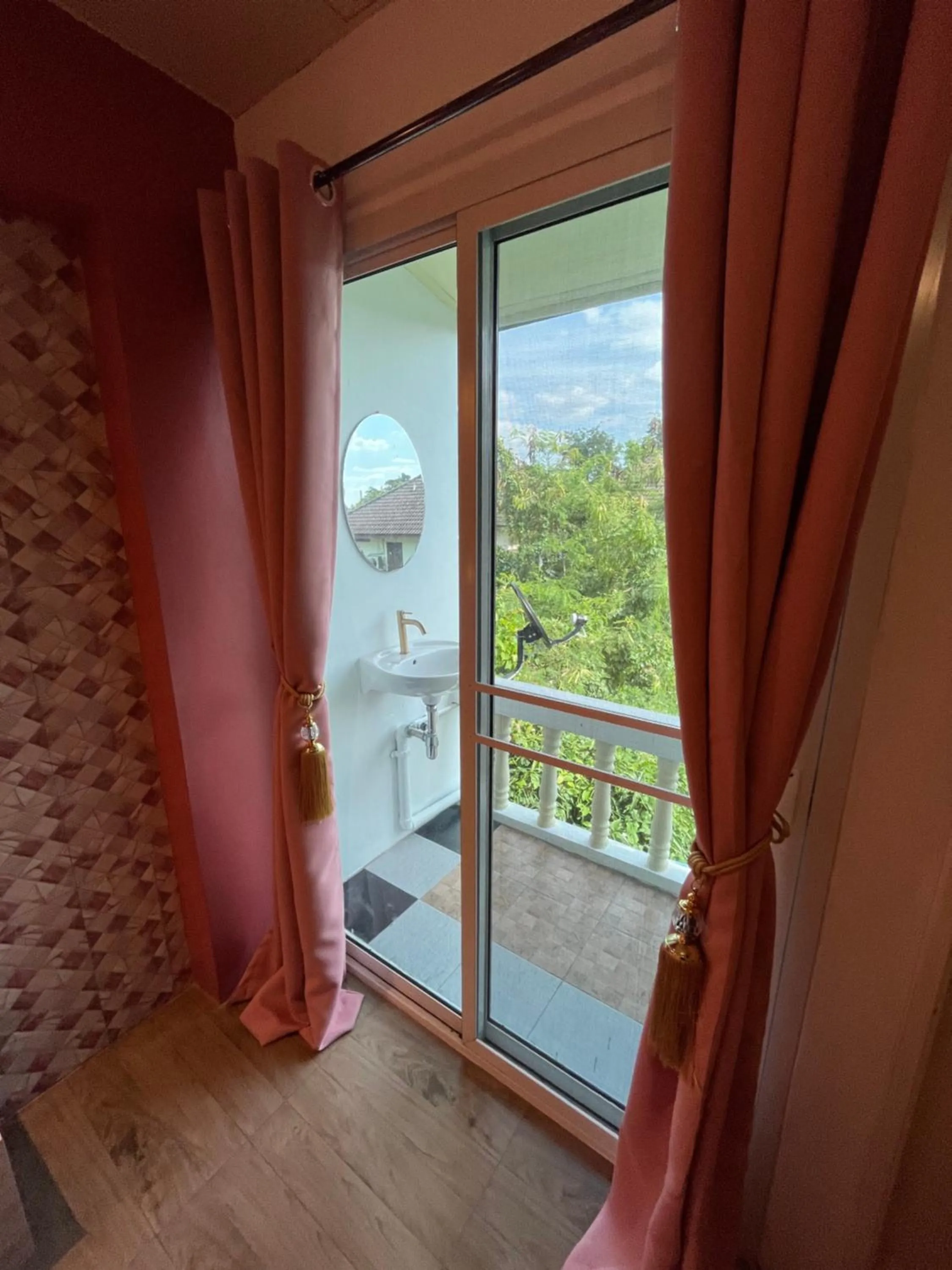 Dawnthaya Ayutthaya Art House บ้านดอนธยๅ อยุธยา