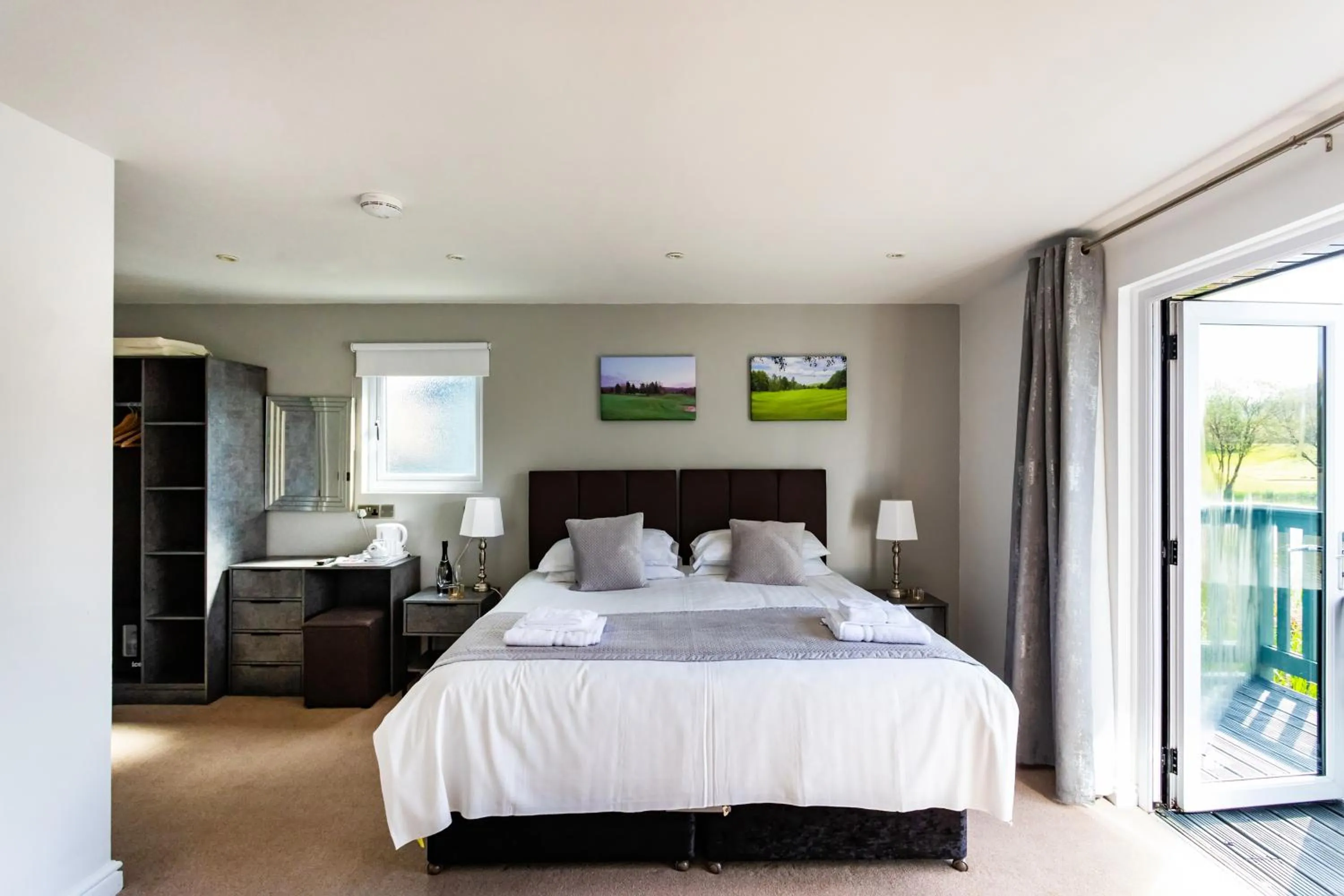Photo of the whole room, Bed in The Vale Golf & Country Club