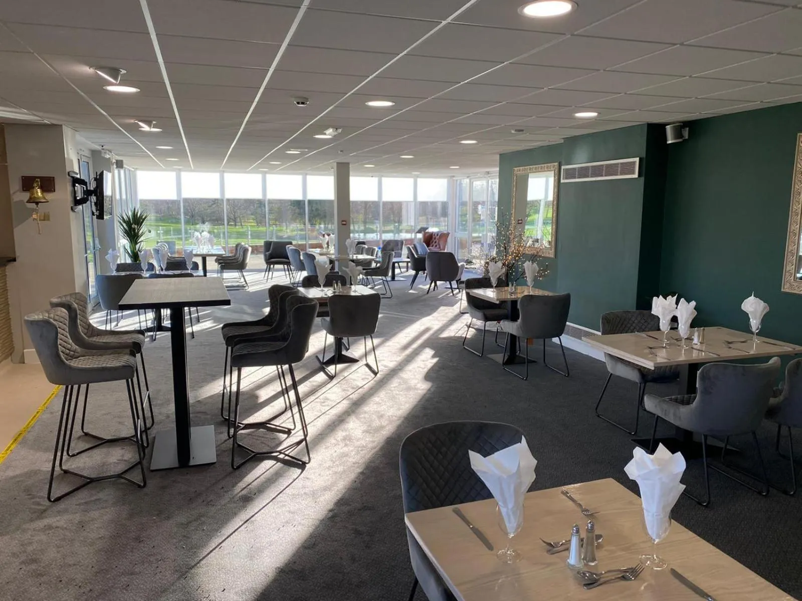 Restaurant/places to eat in The Vale Golf & Country Club