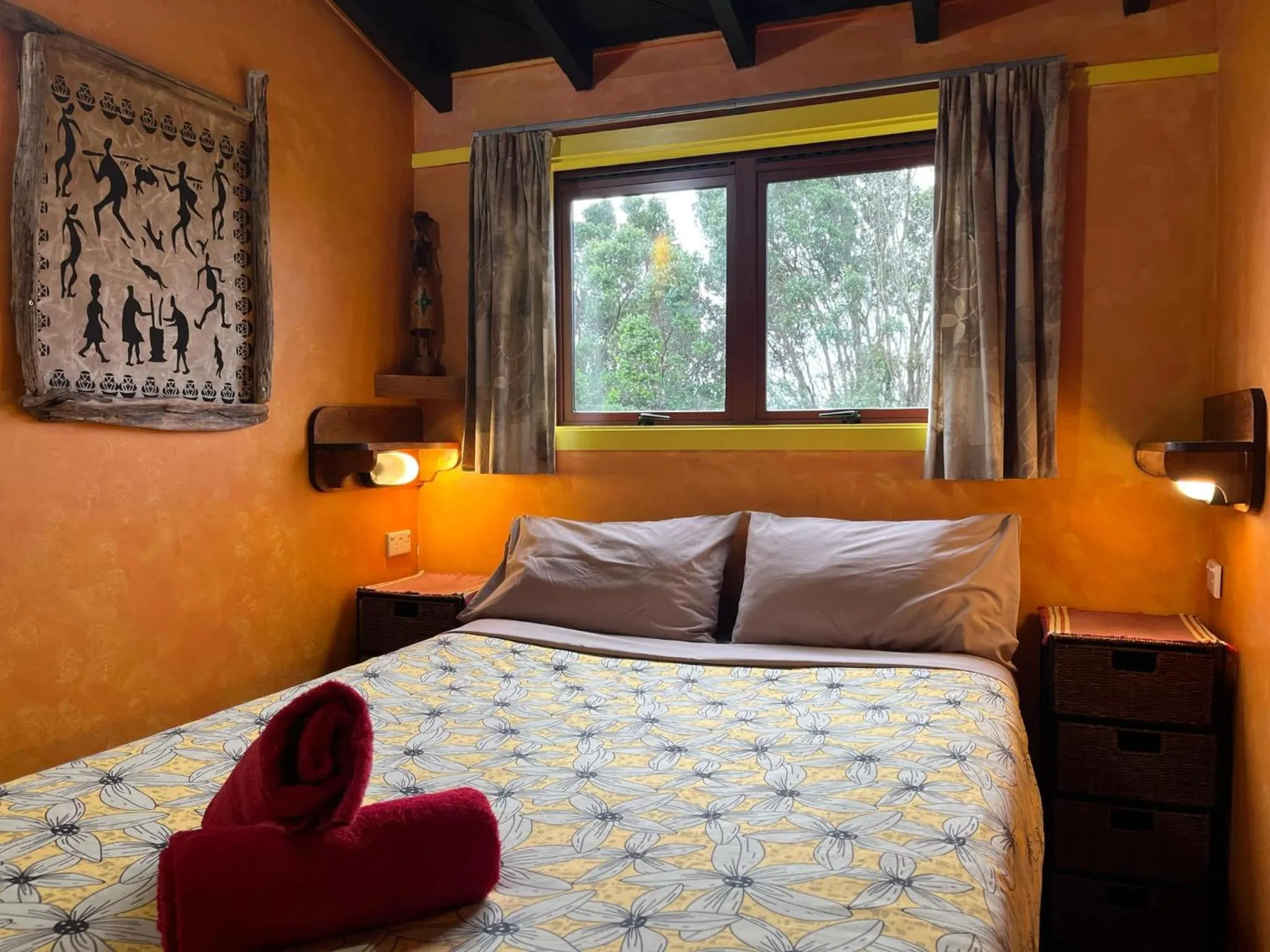 Bedroom, Bed in Global Village Travellers Lodge