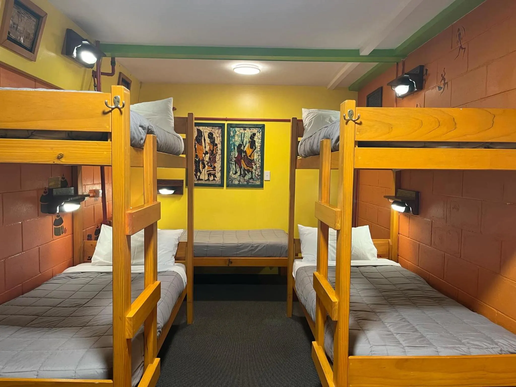 Bedroom, Bed in Global Village Travellers Lodge