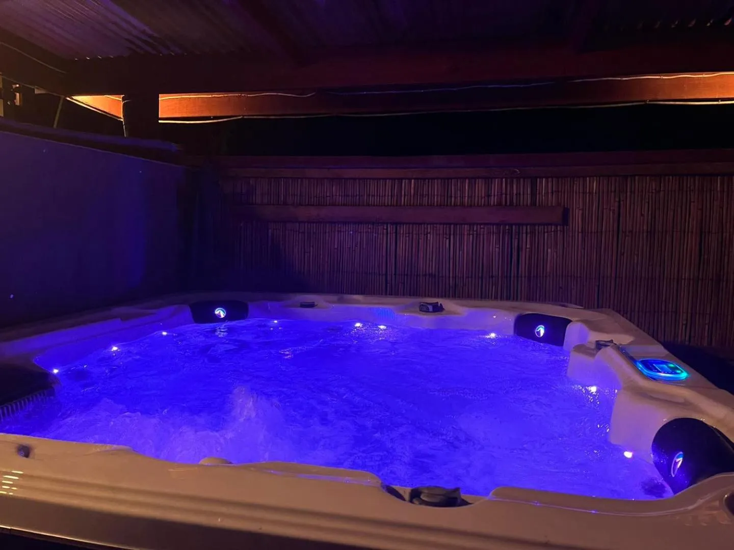 Hot Tub in Global Village Travellers Lodge