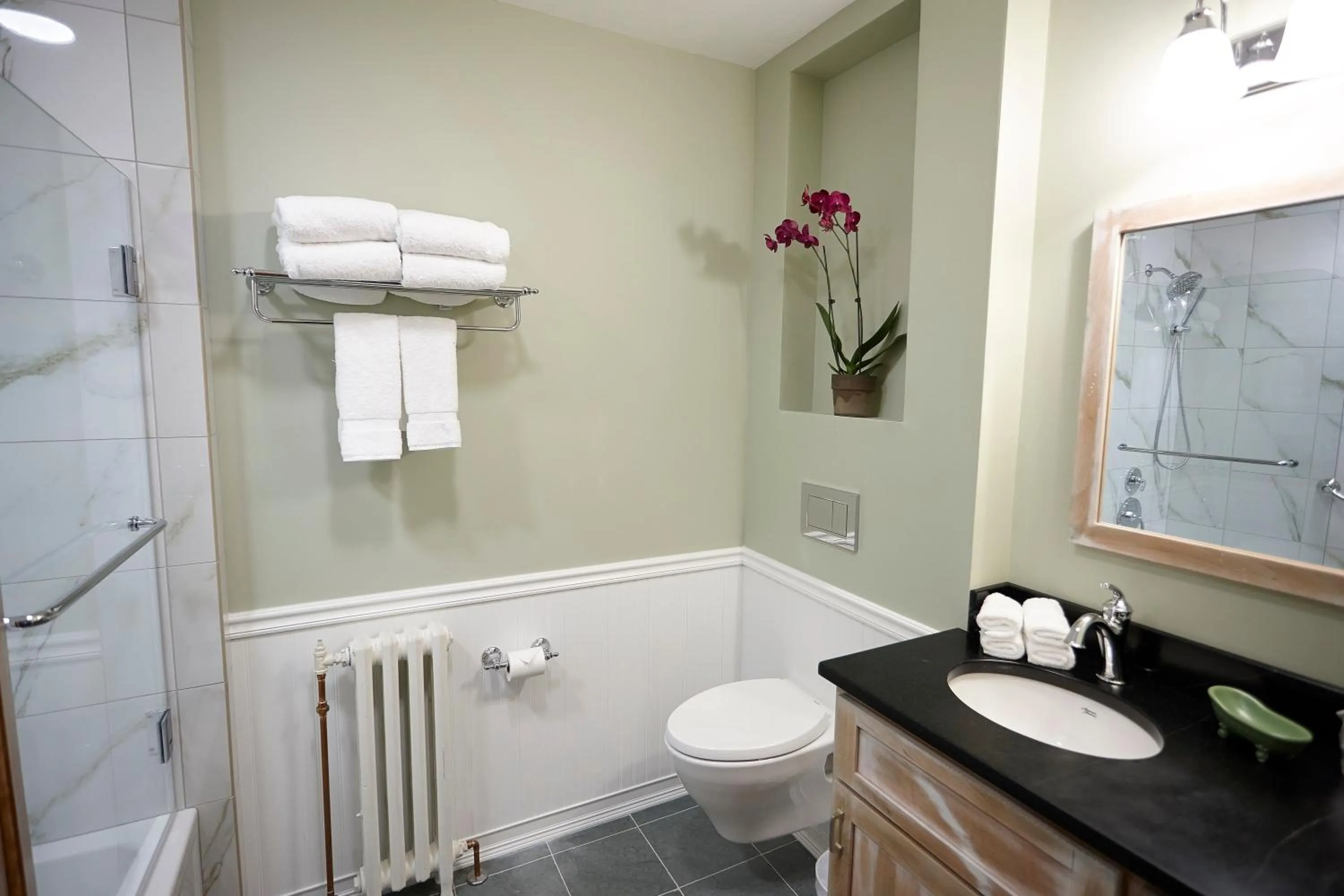 Shower in Seesaw's Lodge