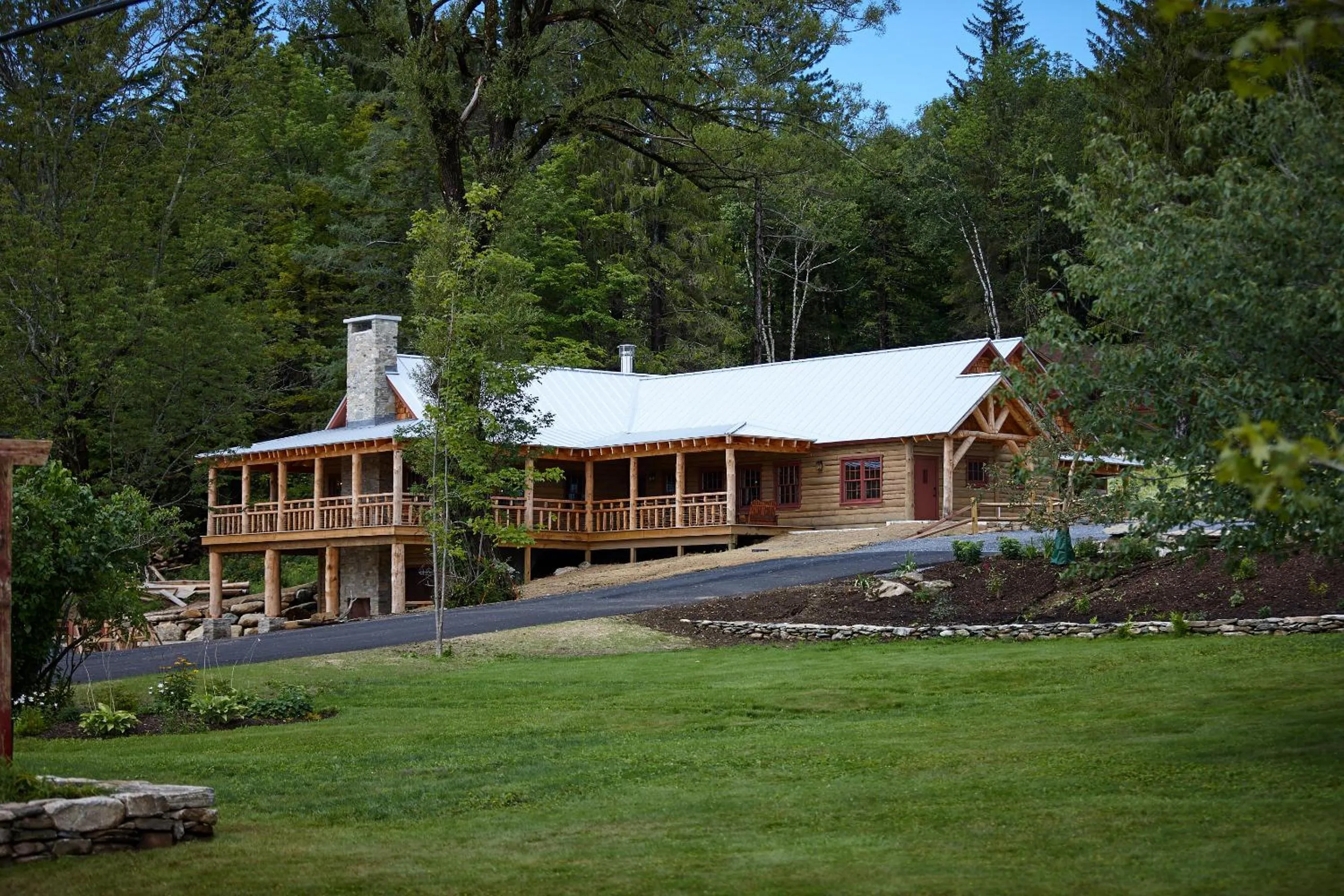 Restaurant/places to eat in Seesaw's Lodge