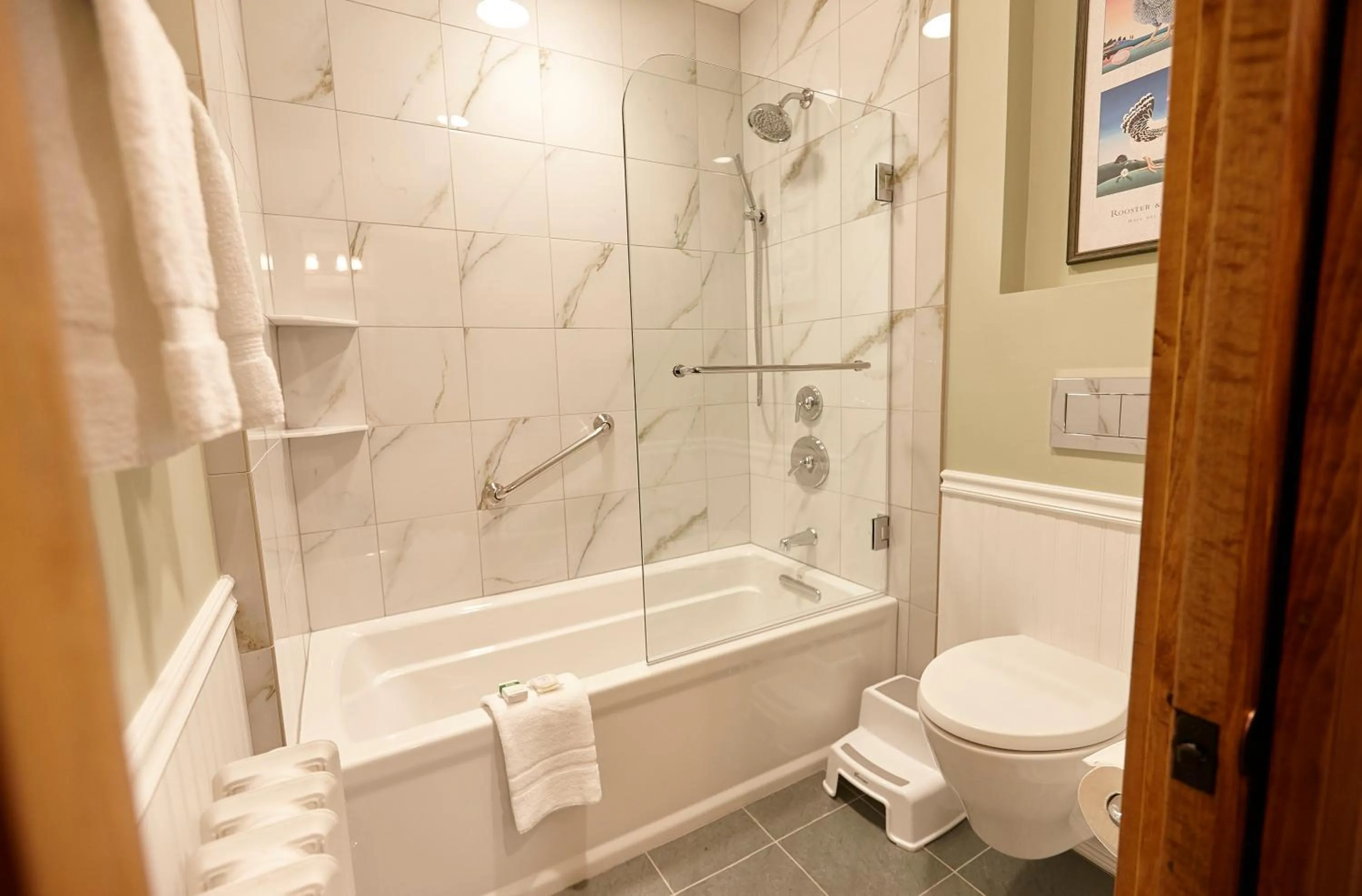 Shower in Seesaw's Lodge