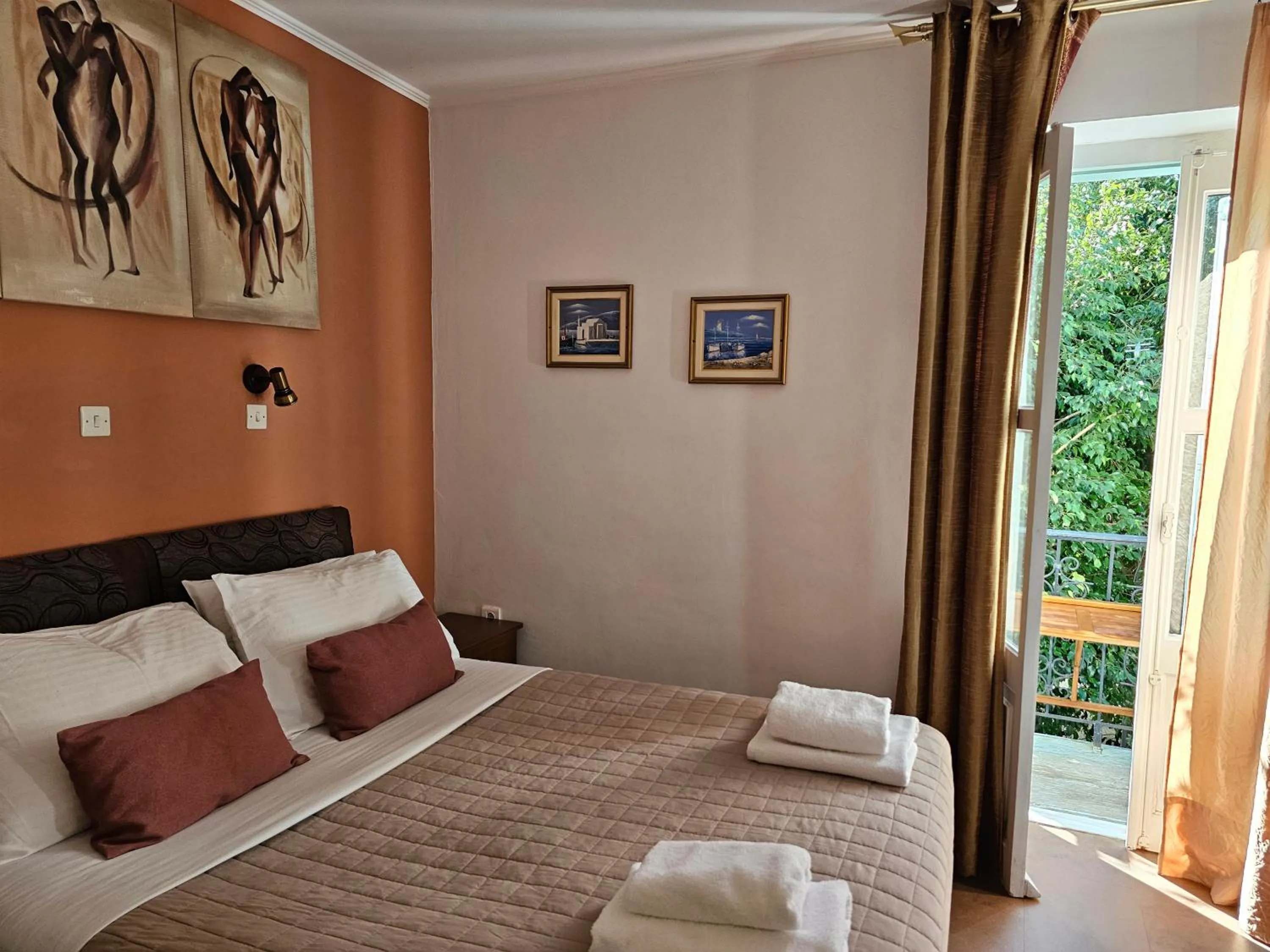 Bedroom in Kirki Hydra