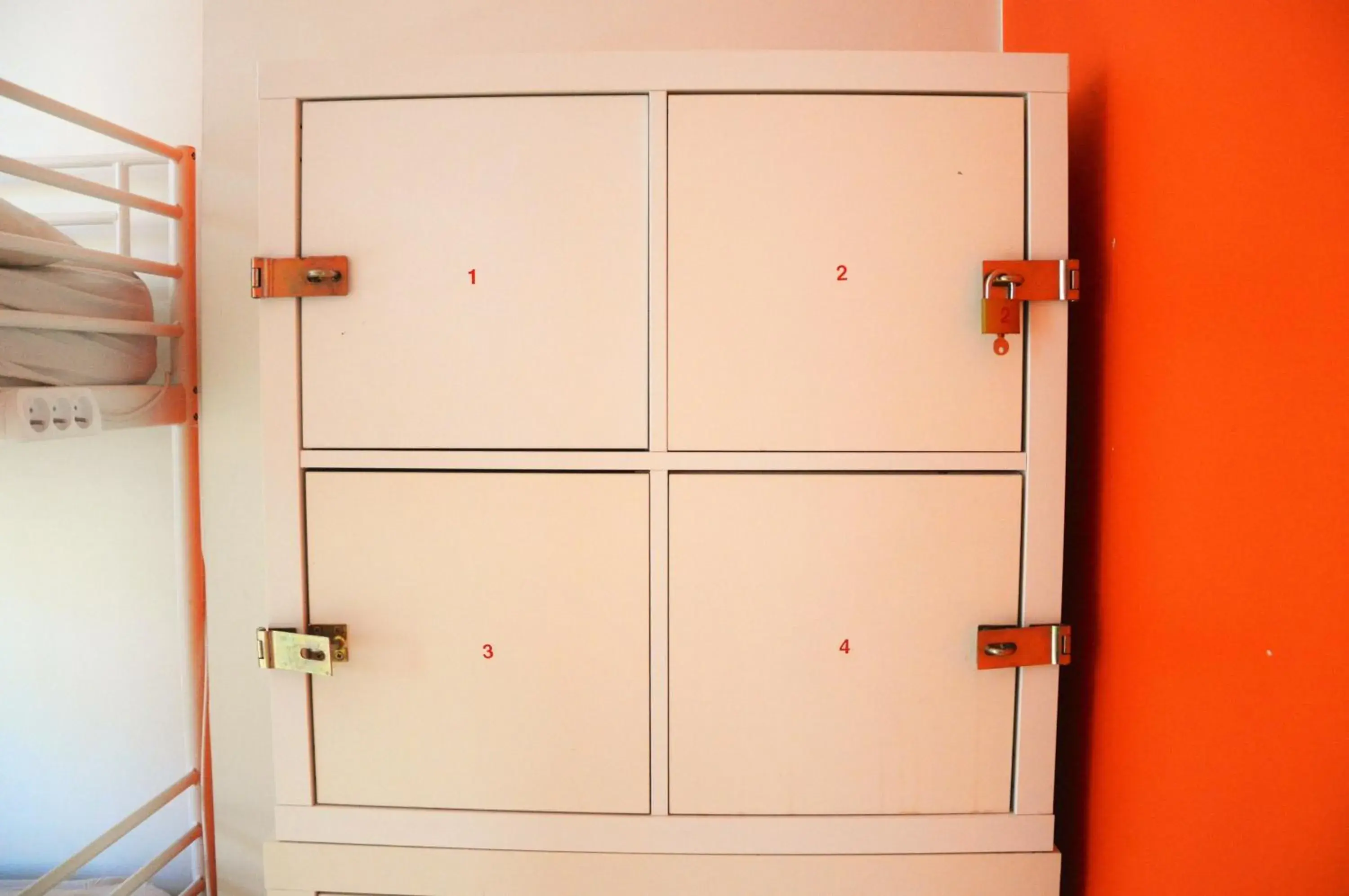 Bed in 8-Bed Mixed Dormitory Room in Grampa's Hostel Bed in 8-Bed Mixed Dormitory Room in Grampa's Hostel