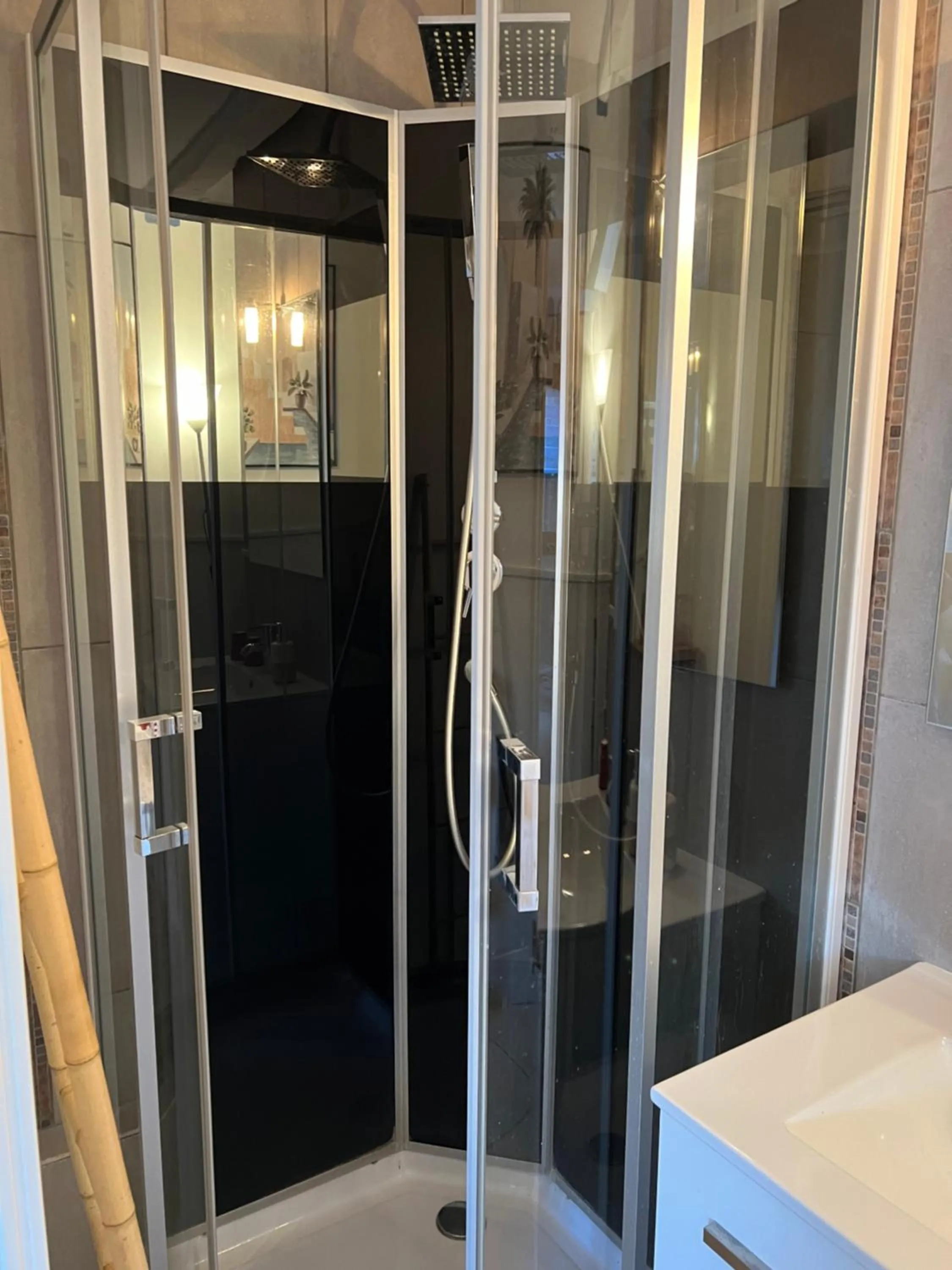 Shower in LE MAS RESCATOR