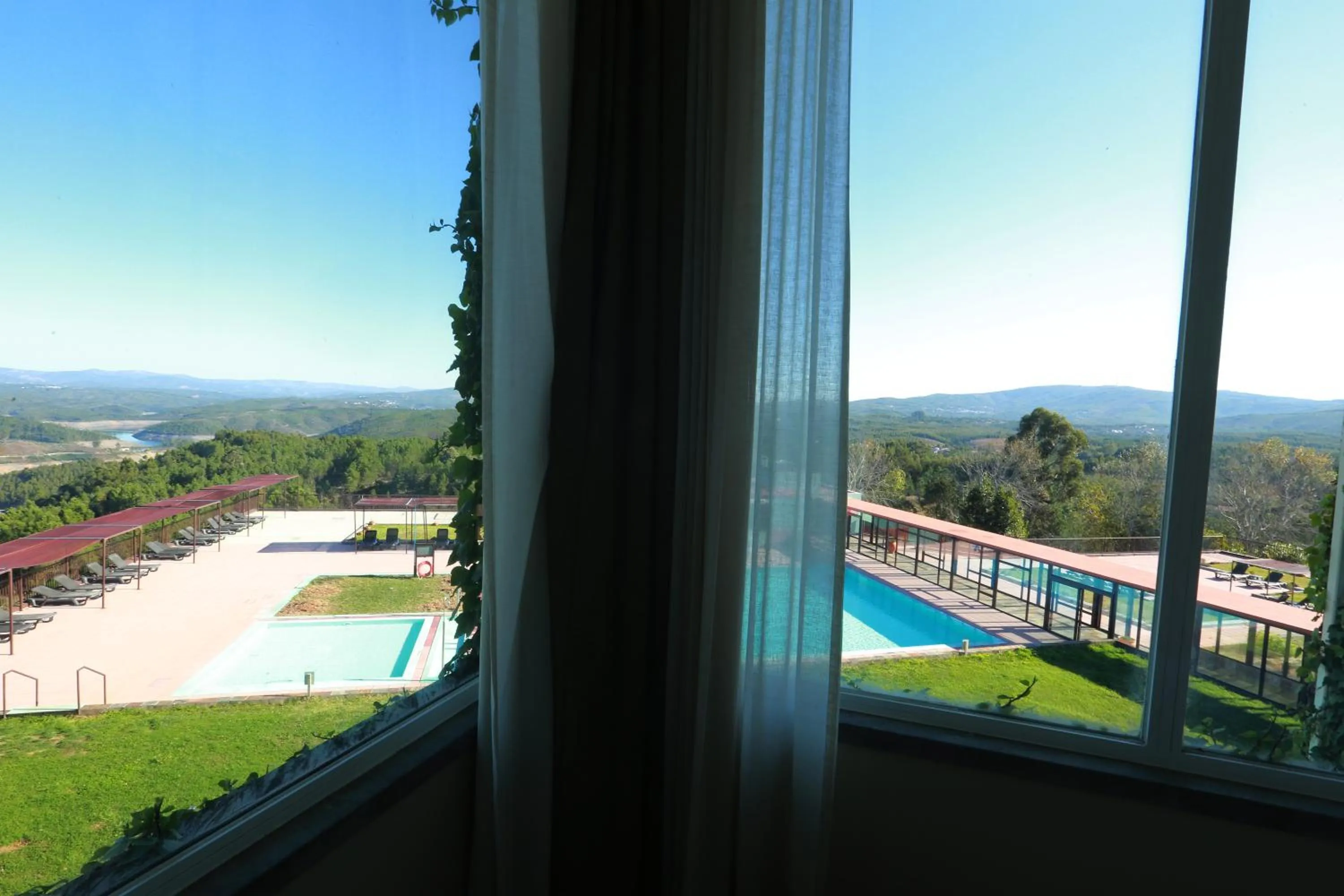 Pool view in Hotel Da Montanha