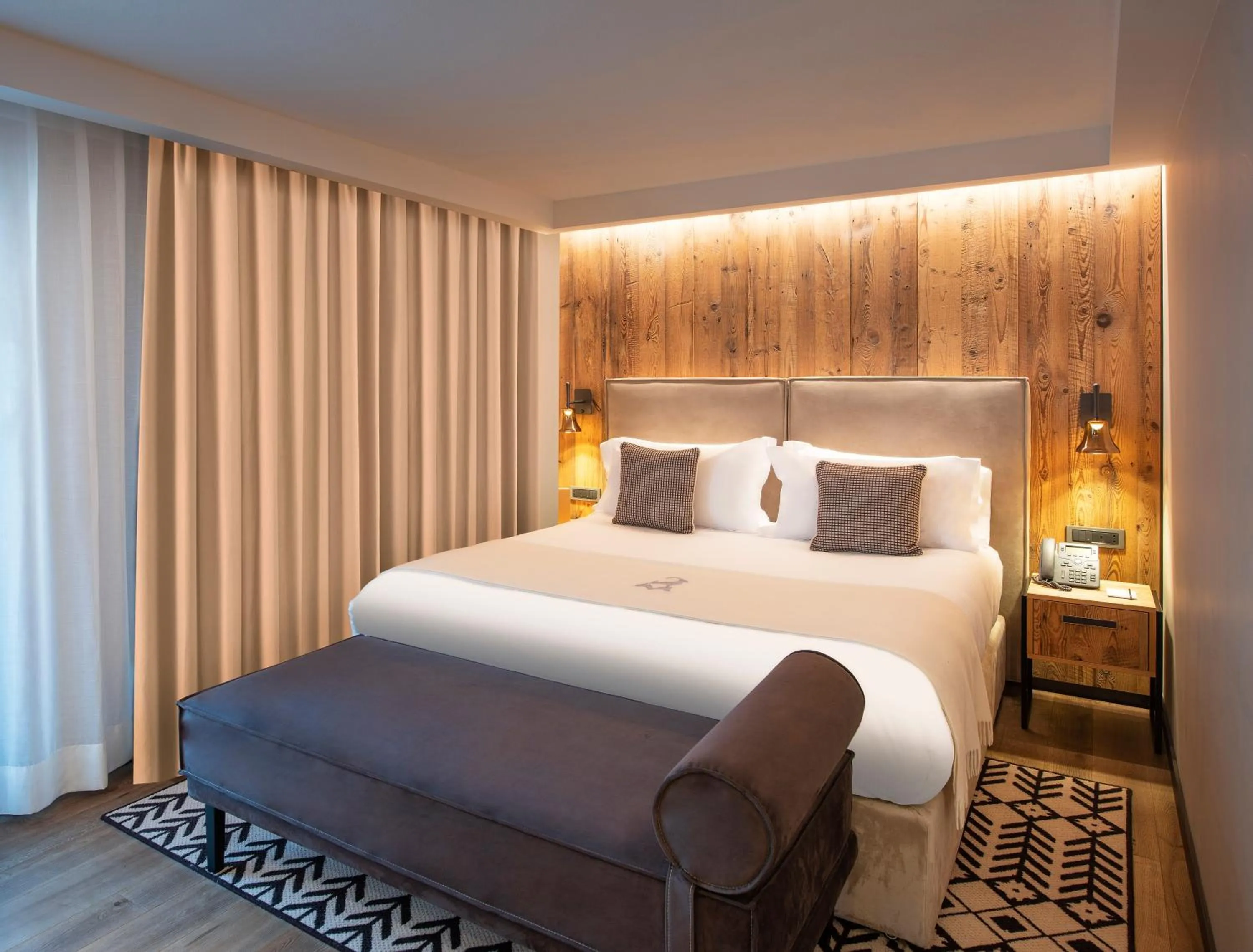 Bedroom, Bed in Le Massif Hotel & Lodge Courmayeur The Leading Hotels of the World