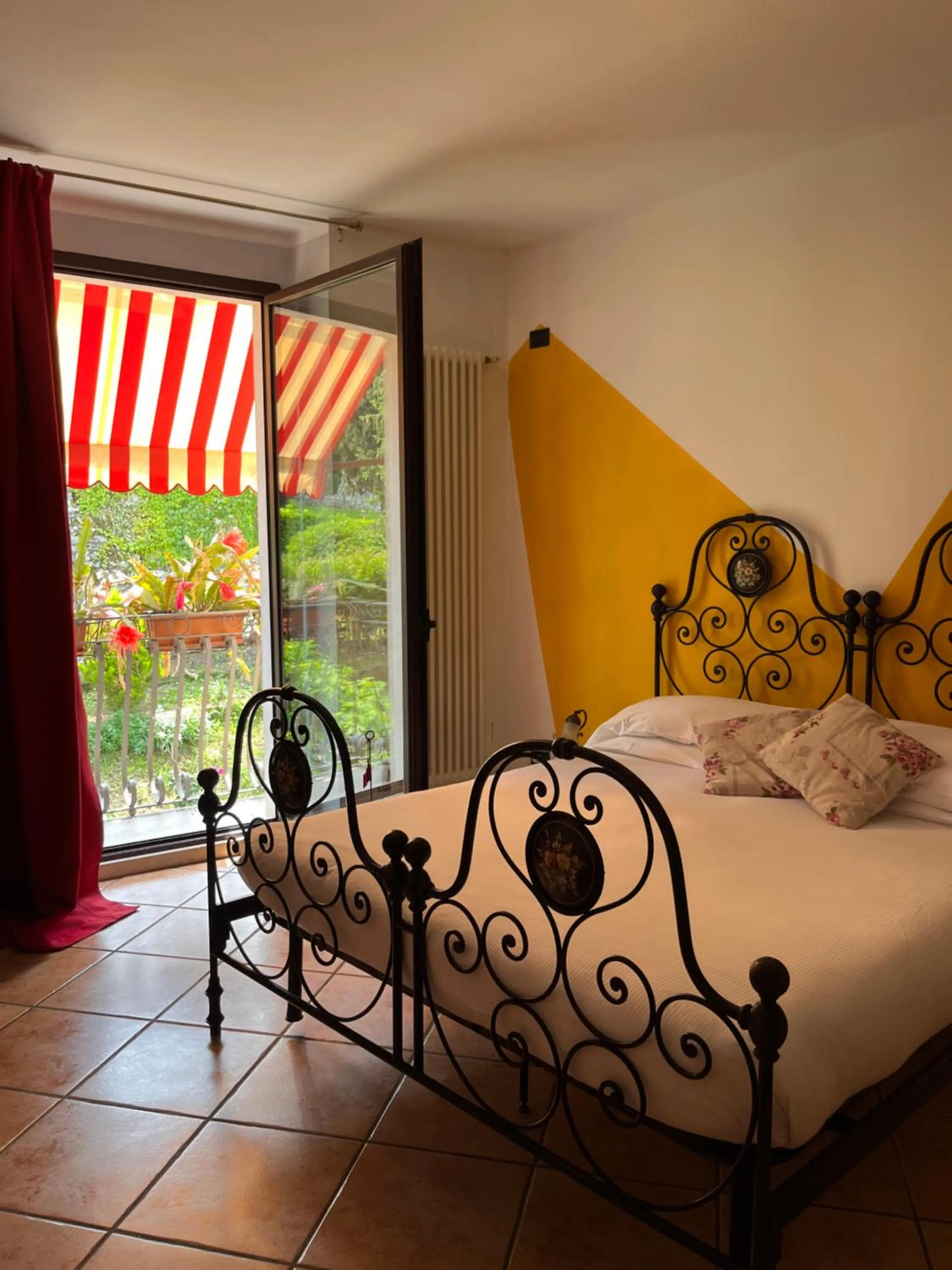 Bed in The Tower Of The Old King