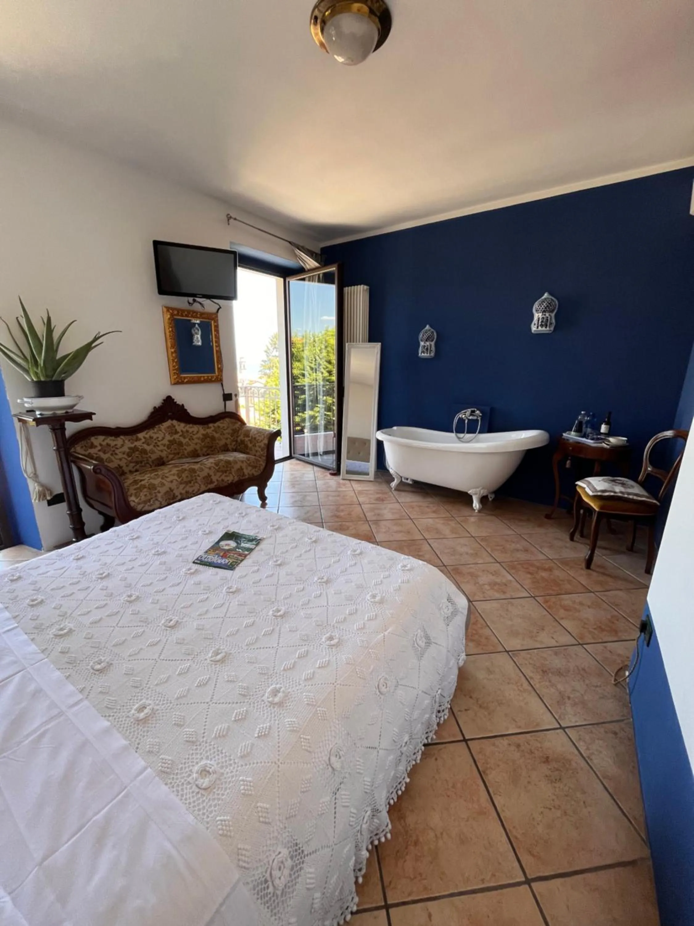 Bed in The Tower Of The Old King