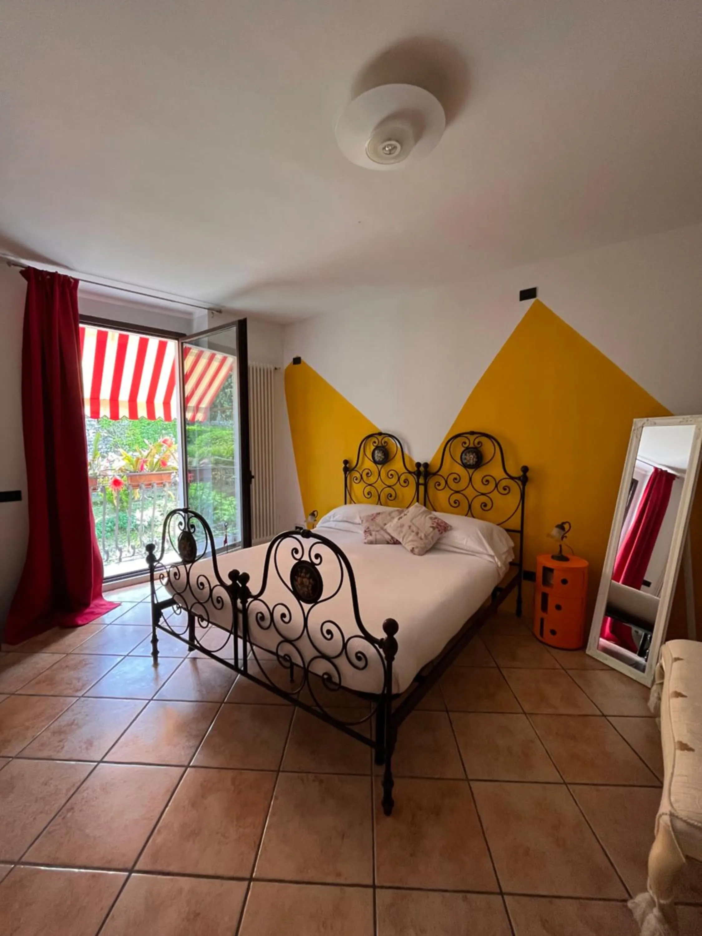 Bed in The Tower Of The Old King