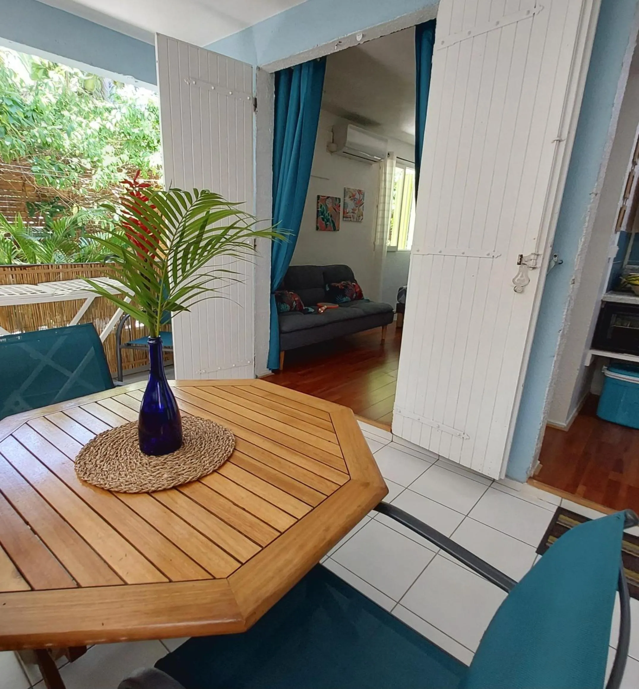 Dining area in Logisrev