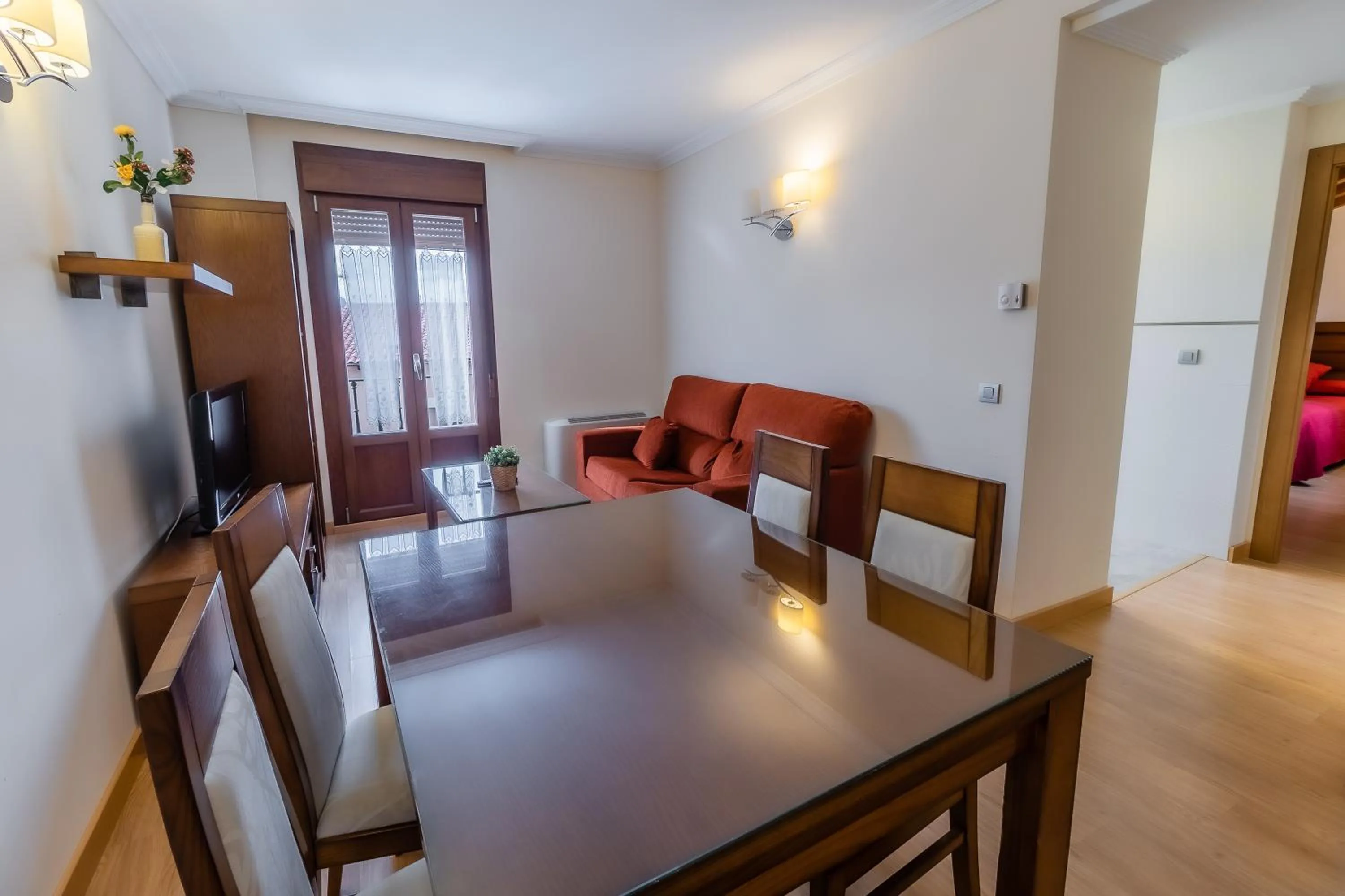 Photo of the whole room in Apartamentos & casas rurales Santo Domingo de Silos