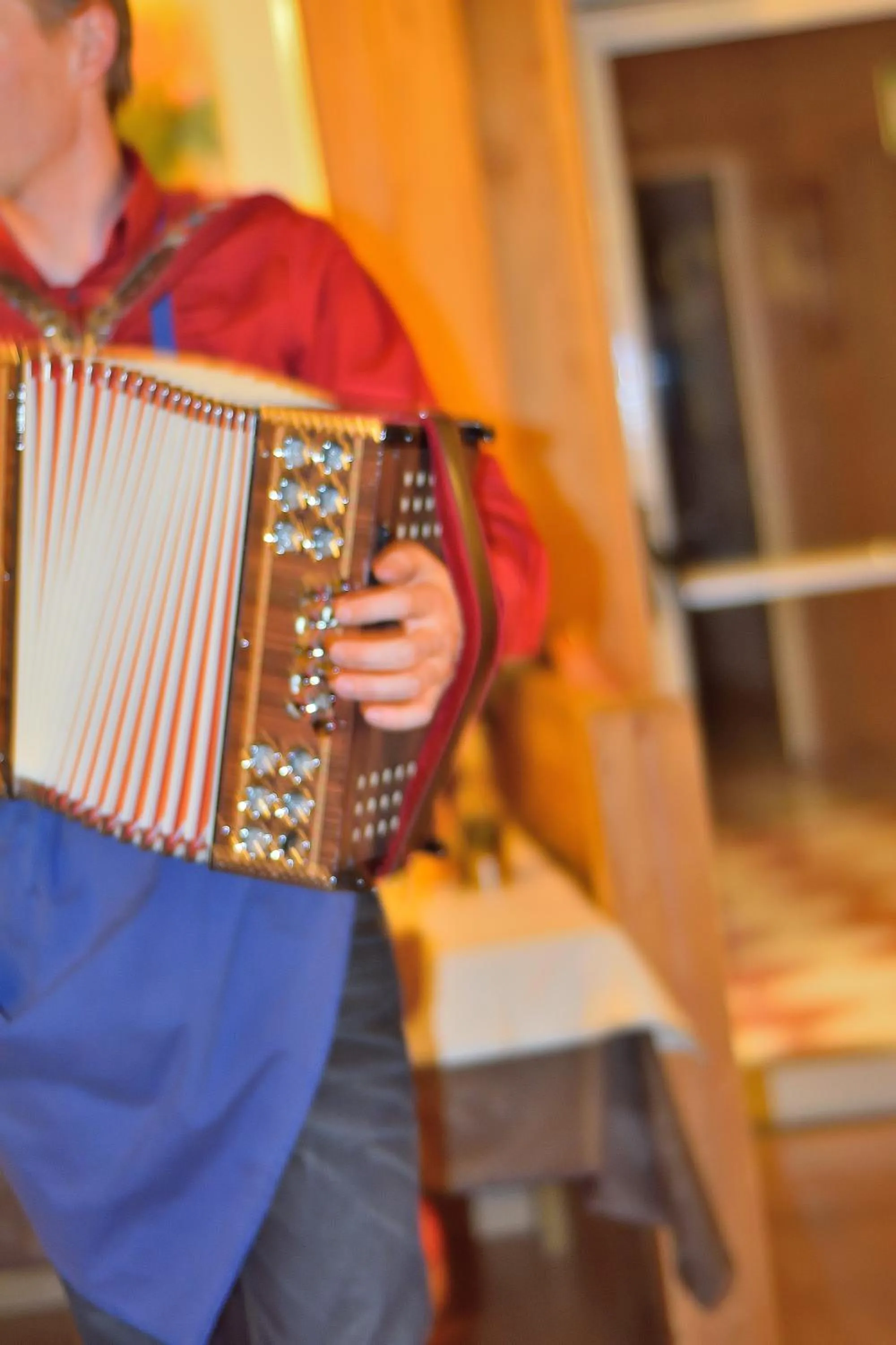 Restaurant/places to eat in Hotel Serena