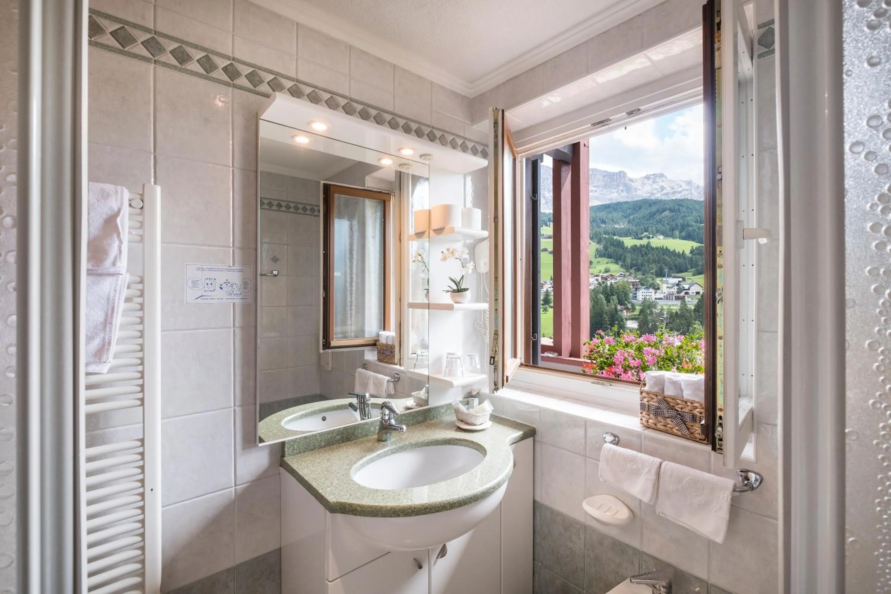 Shower in Hotel Serena