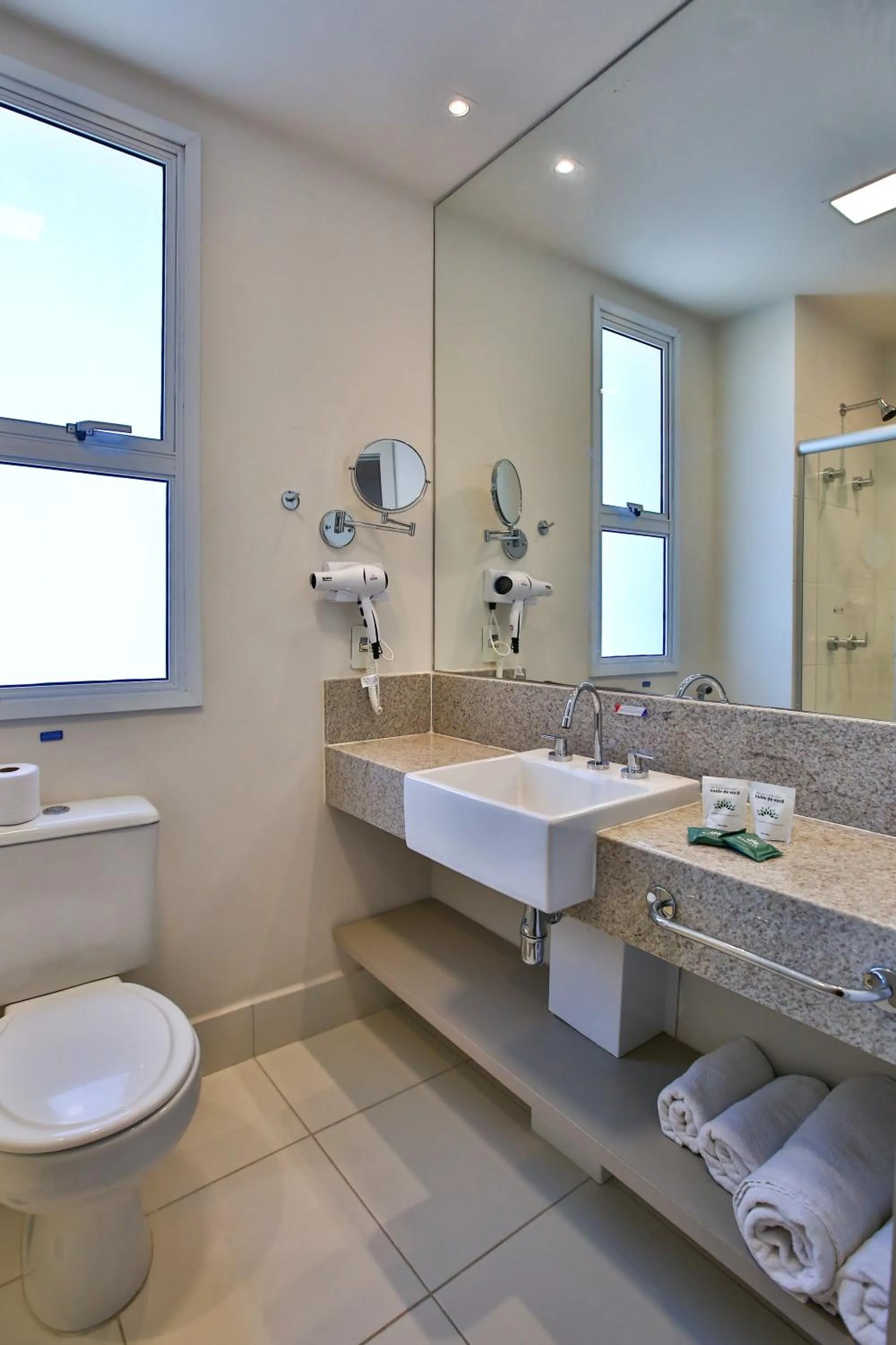 Toilet in eSuítes Campos dos Goytacazes