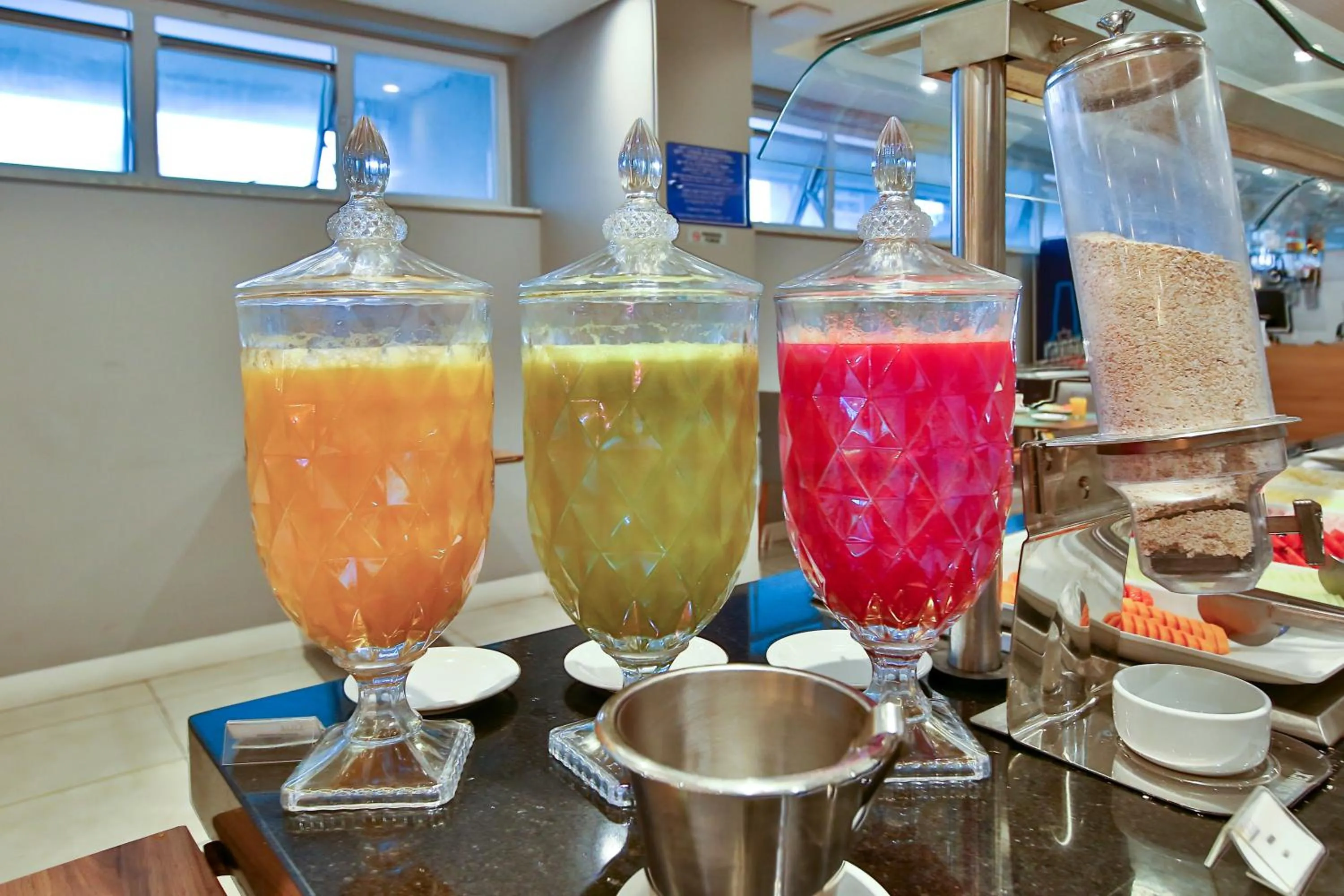 Buffet breakfast in eSuítes Campos dos Goytacazes