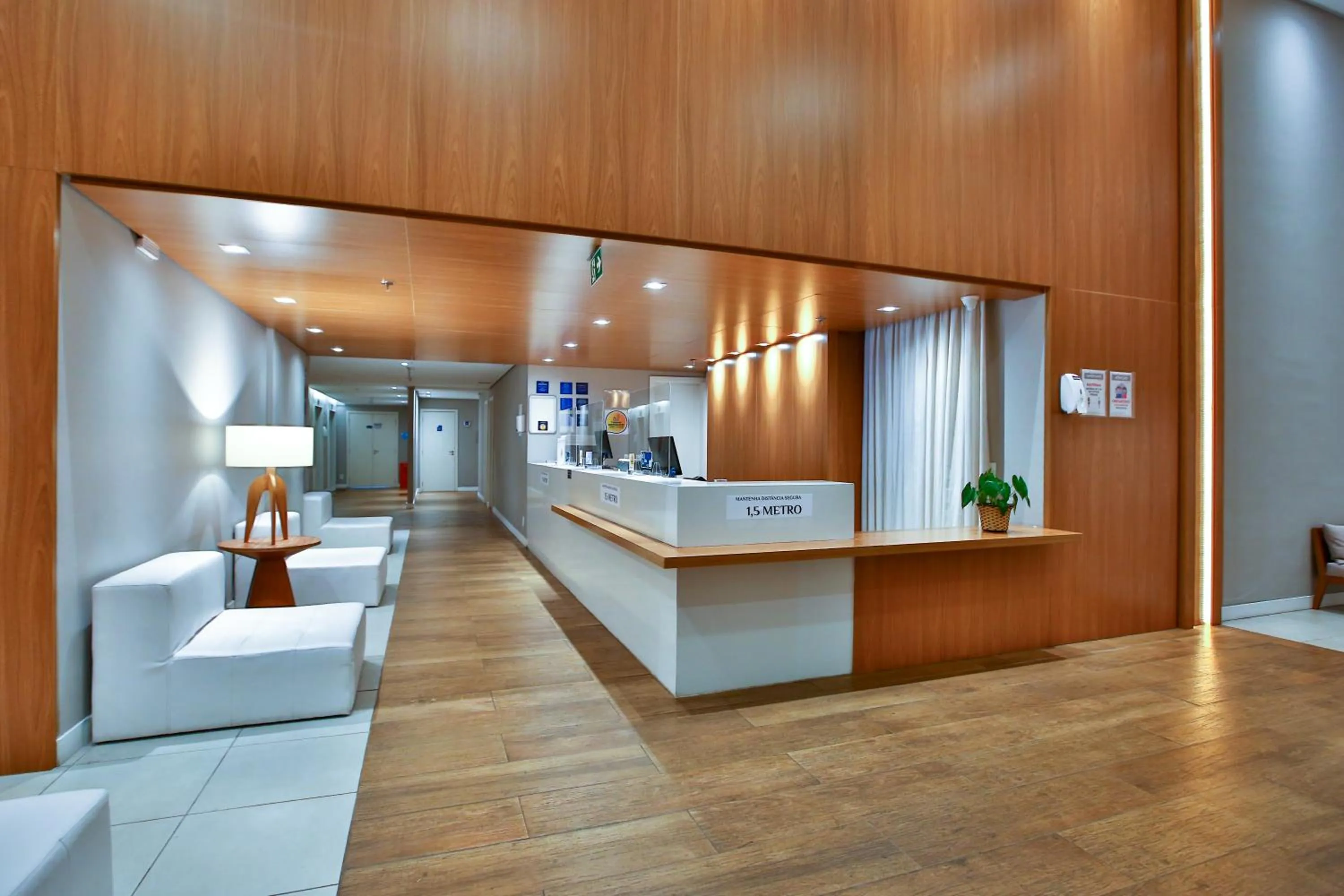 Lobby or reception in eSuítes Campos dos Goytacazes