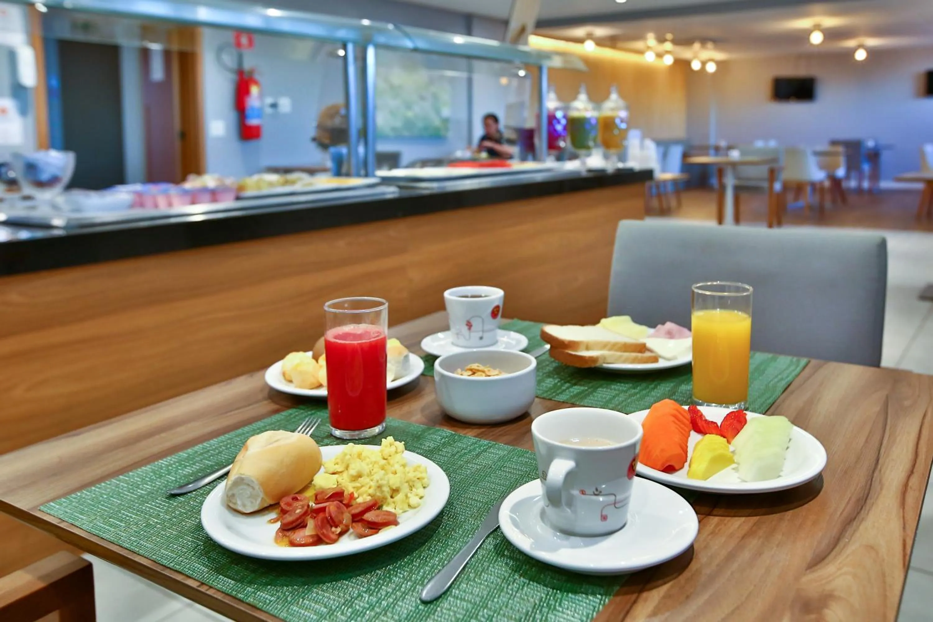 Buffet breakfast in eSuítes Campos dos Goytacazes