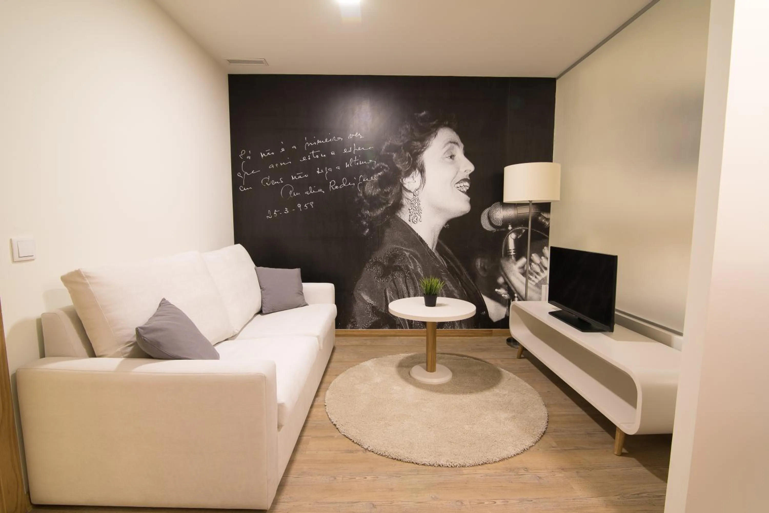 TV and multimedia in Porto Coliseum Hotel