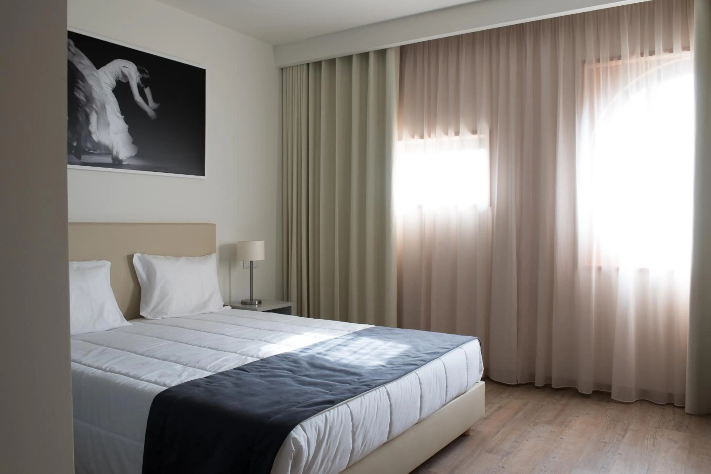 Photo of the whole room, Bed in Porto Coliseum Hotel