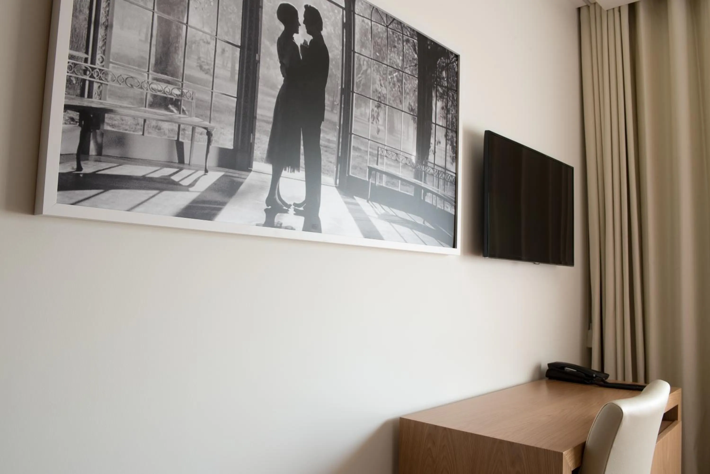 TV and multimedia in Porto Coliseum Hotel