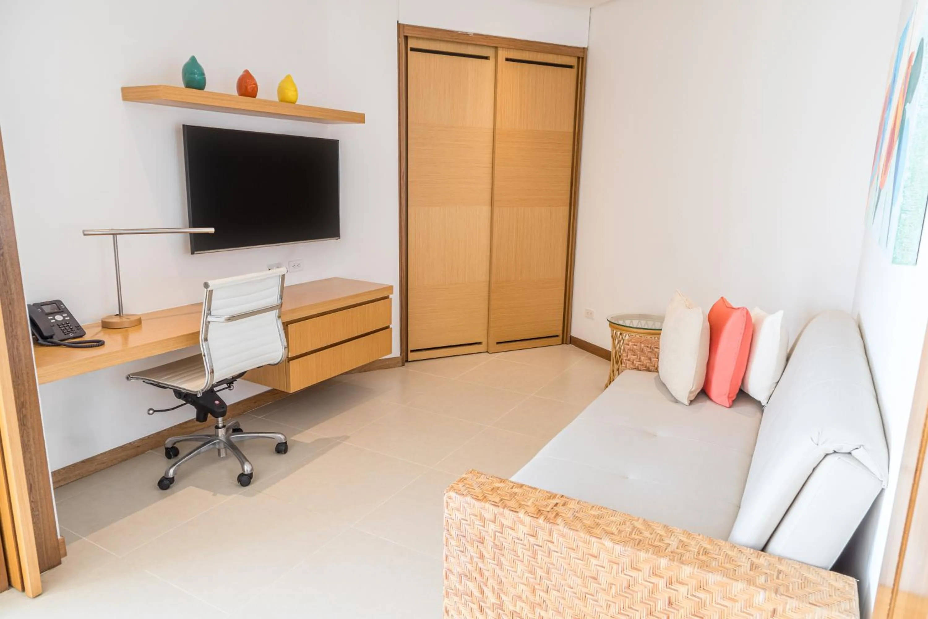 Communal lounge/ TV room in Hotel Irotama Reservado