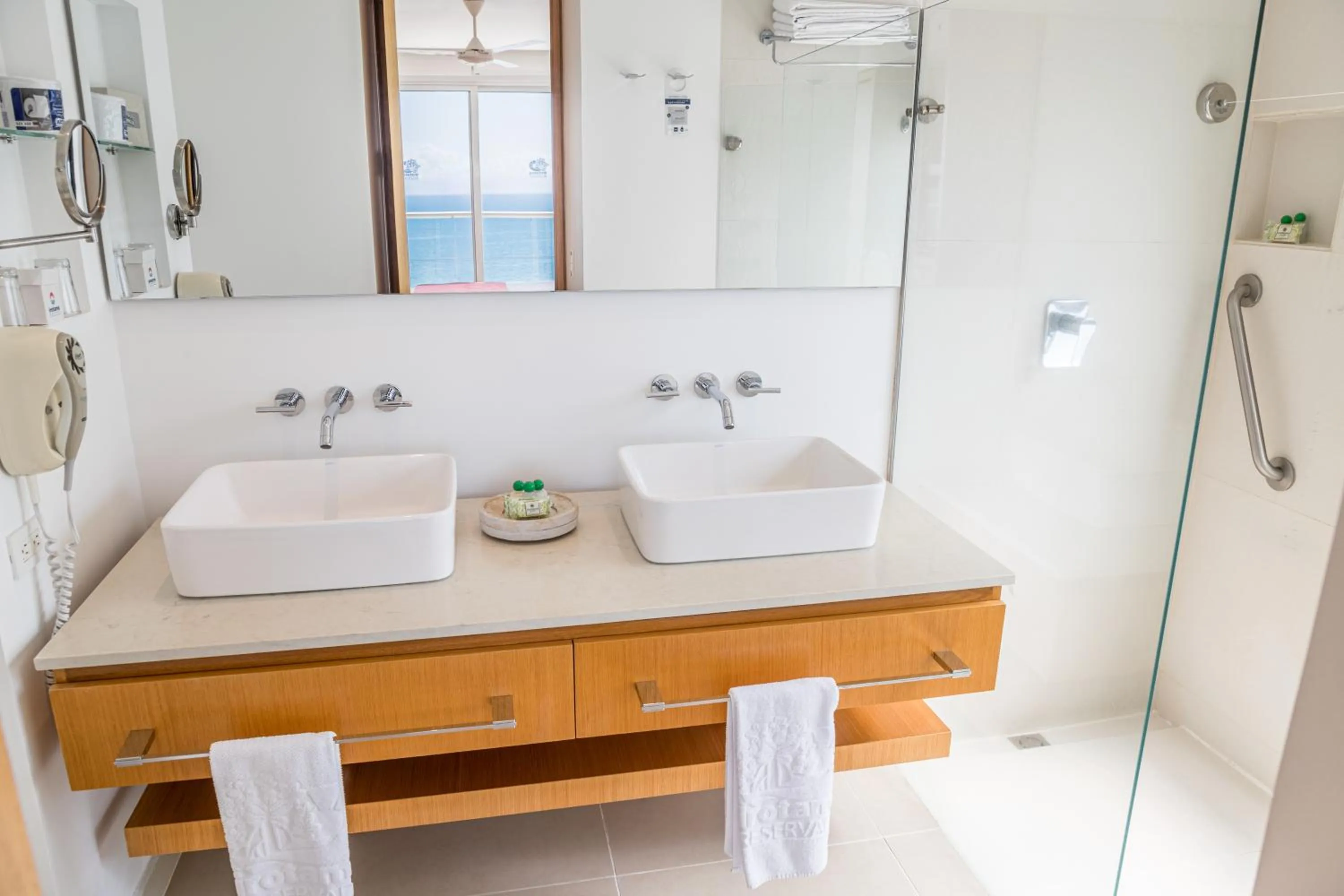 Shower in Hotel Irotama Reservado