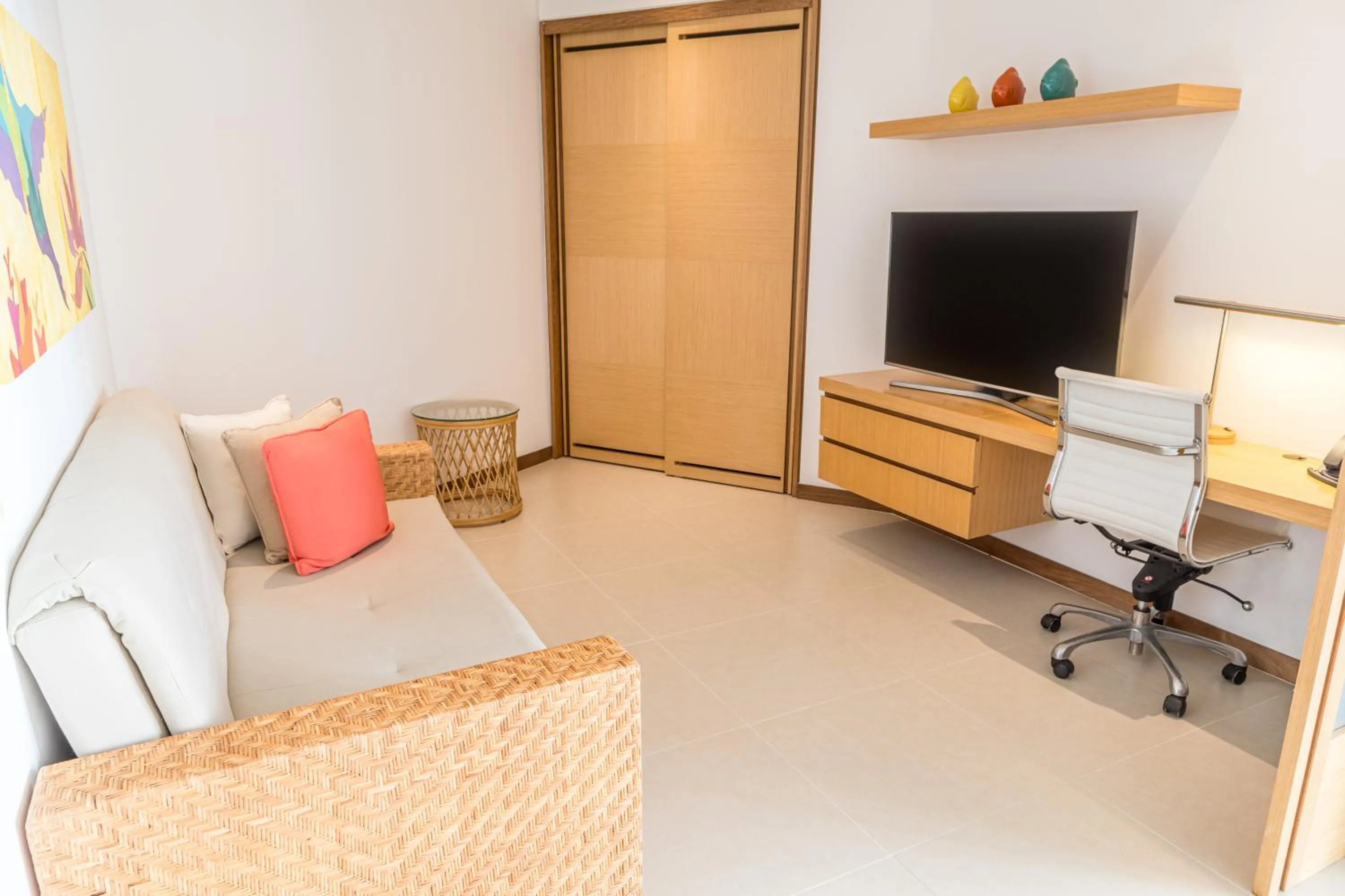 Communal lounge/ TV room in Hotel Irotama Reservado