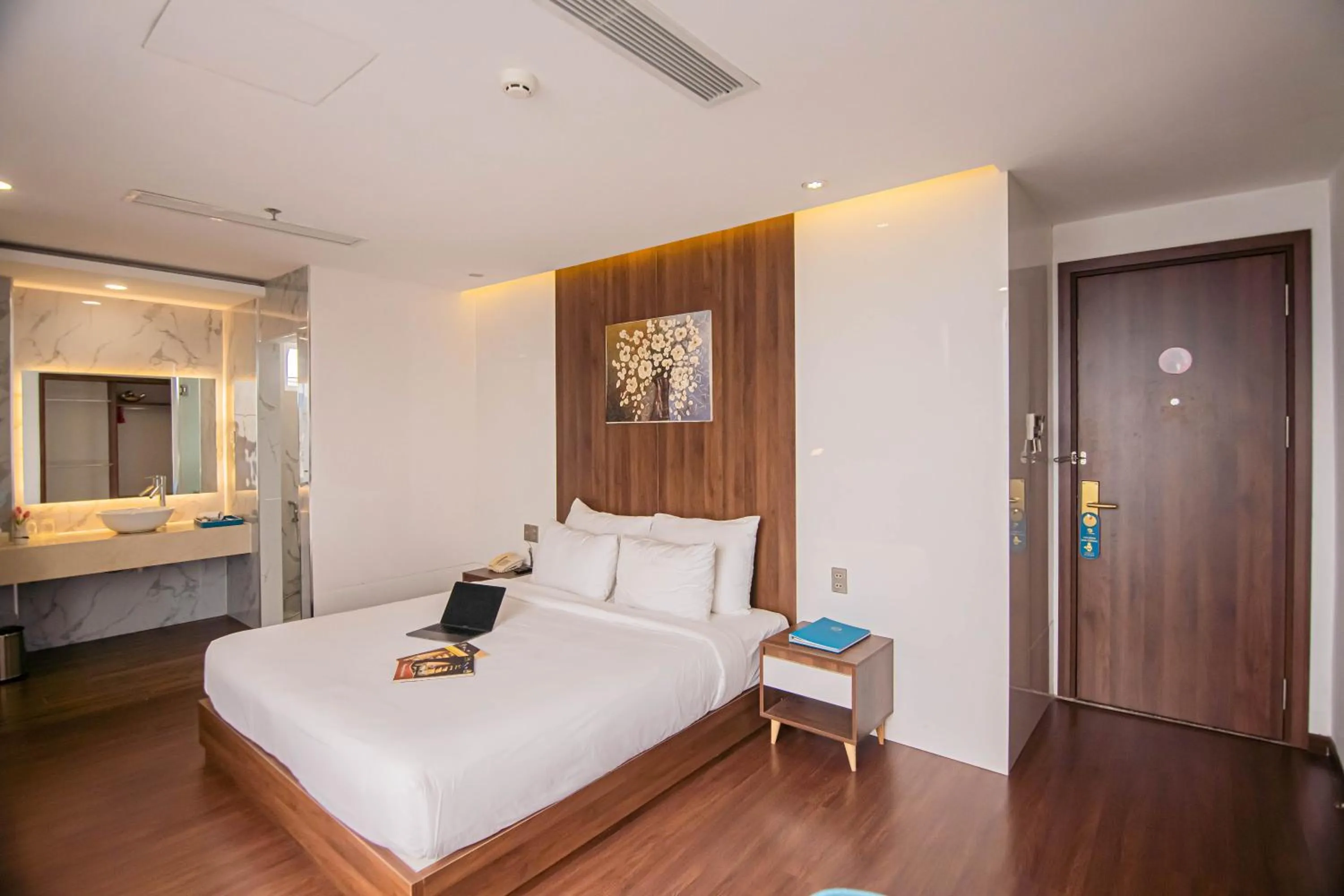 Bed in Gold Central Hotel by Haviland