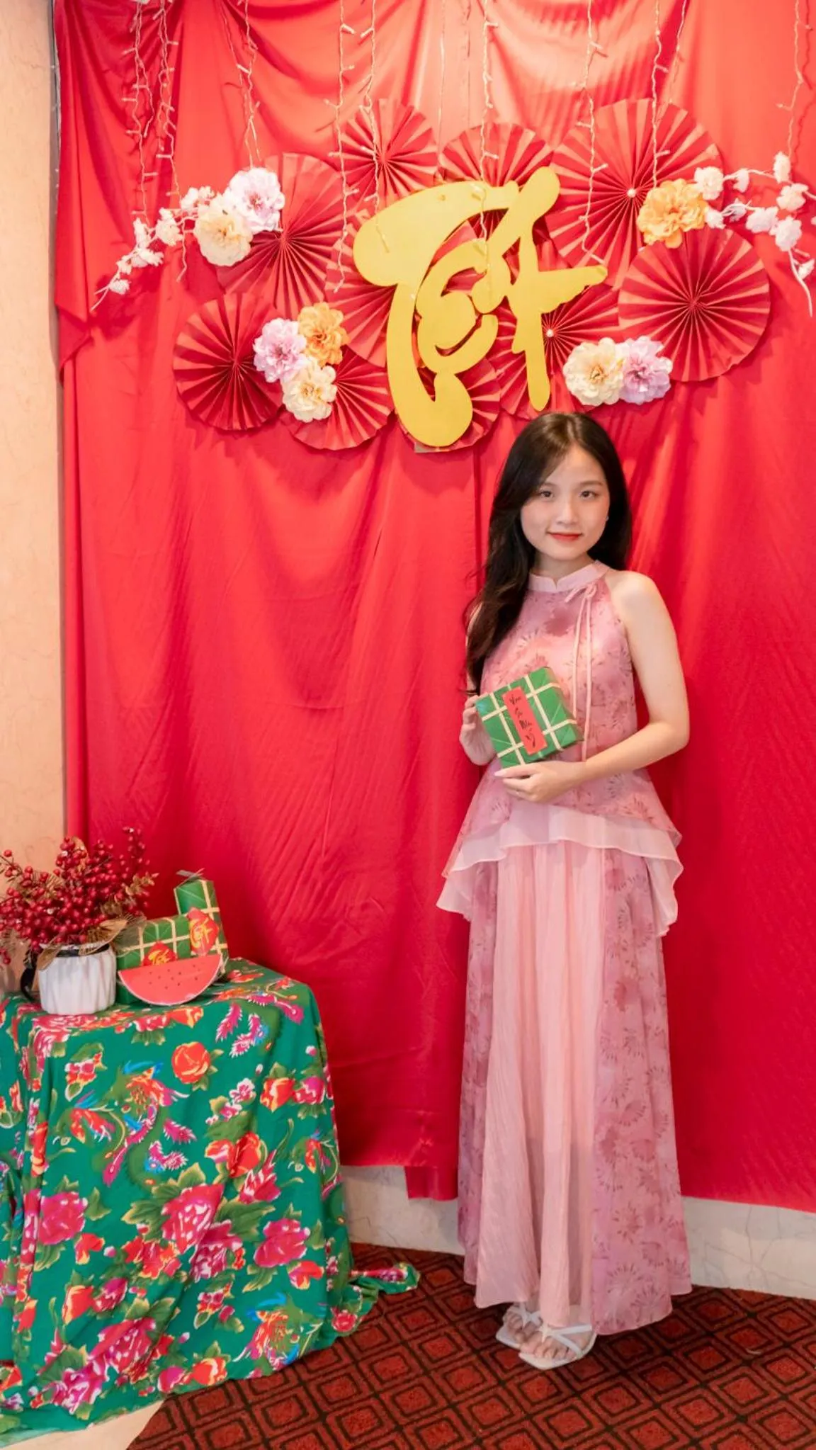 People in Gold Central Hotel by Haviland