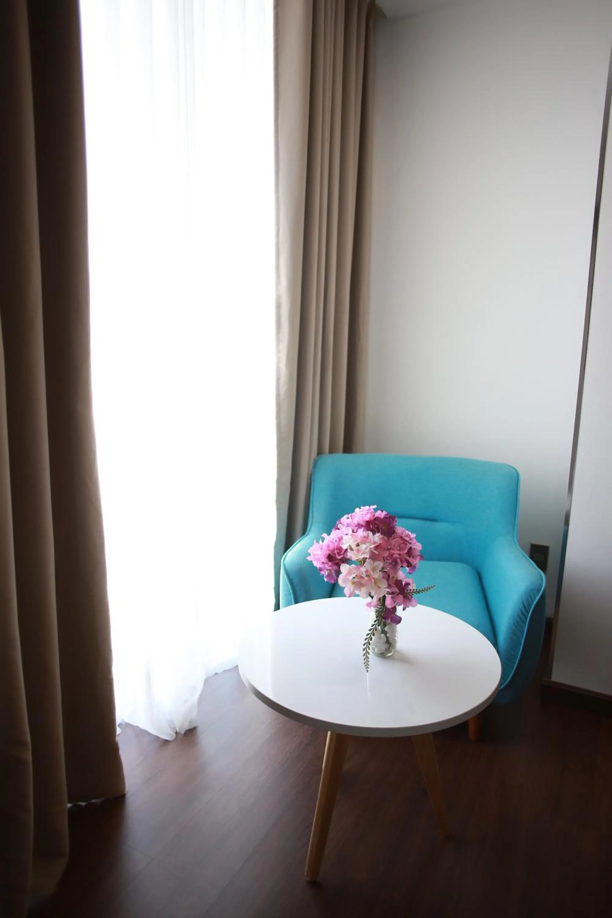 Seating area in Gold Central Hotel by Haviland