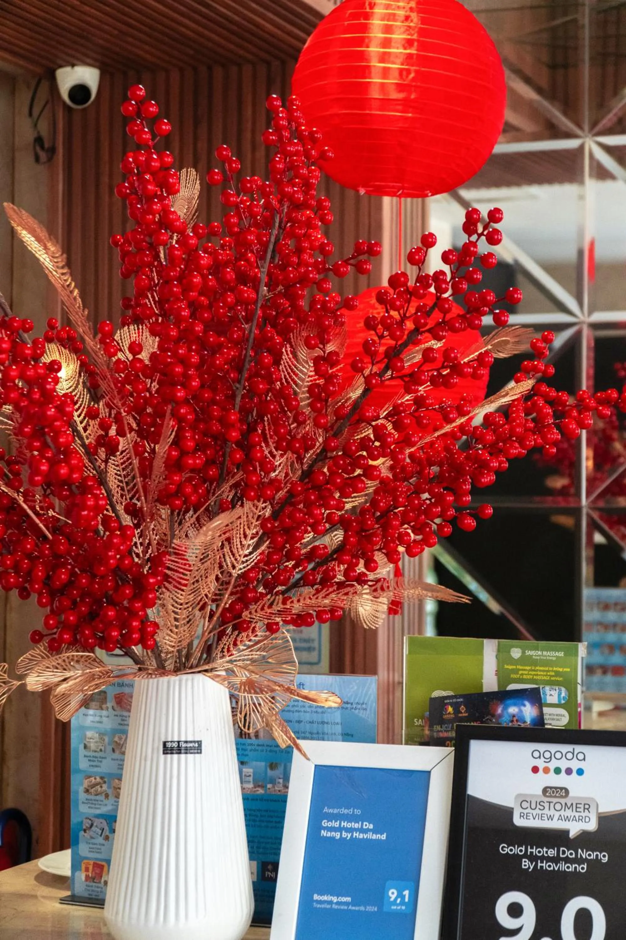 Decorative detail in Gold Central Hotel by Haviland