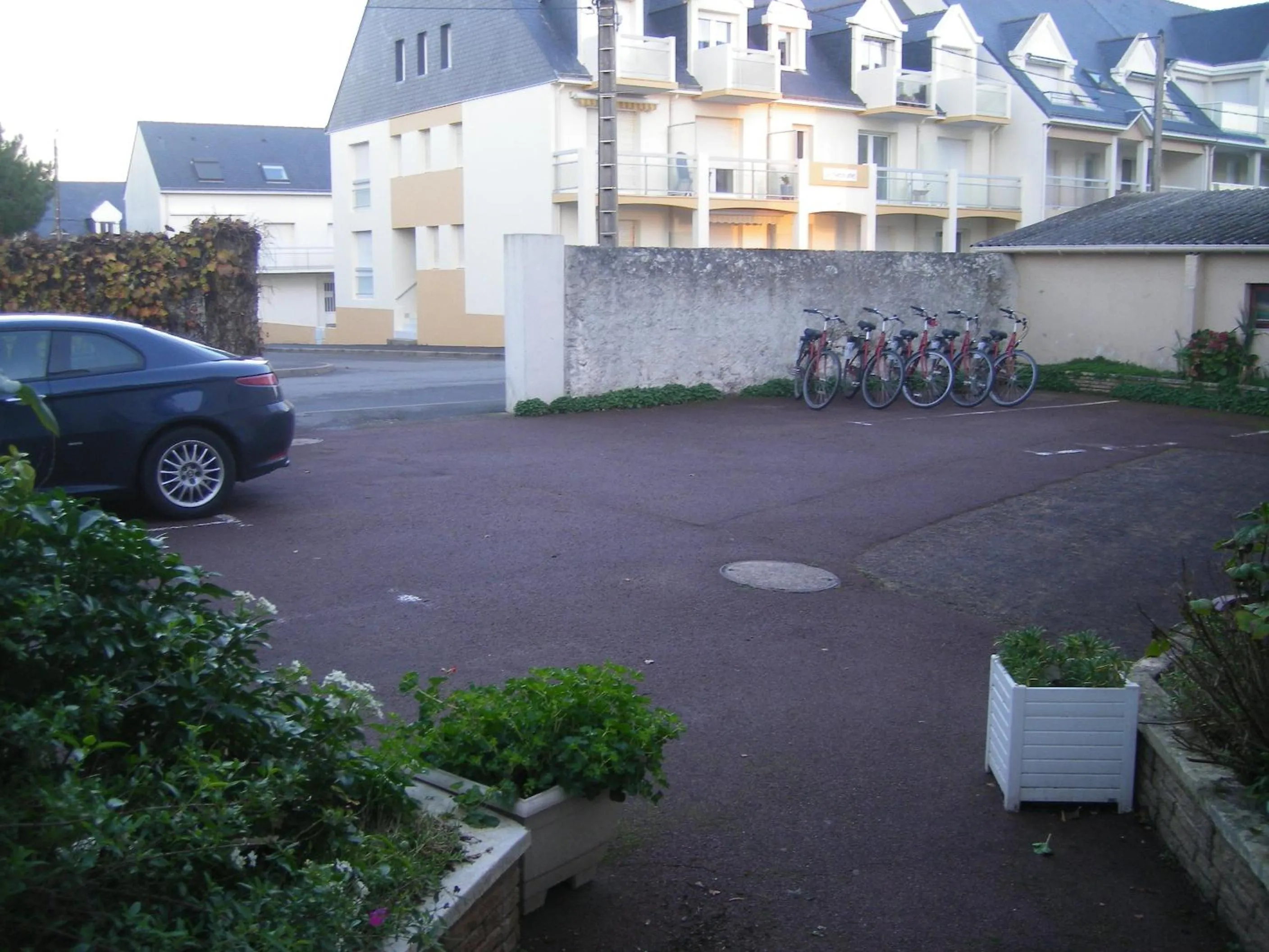 Facade/entrance in Les Chants d'Ailes - Hôtel Face Mer