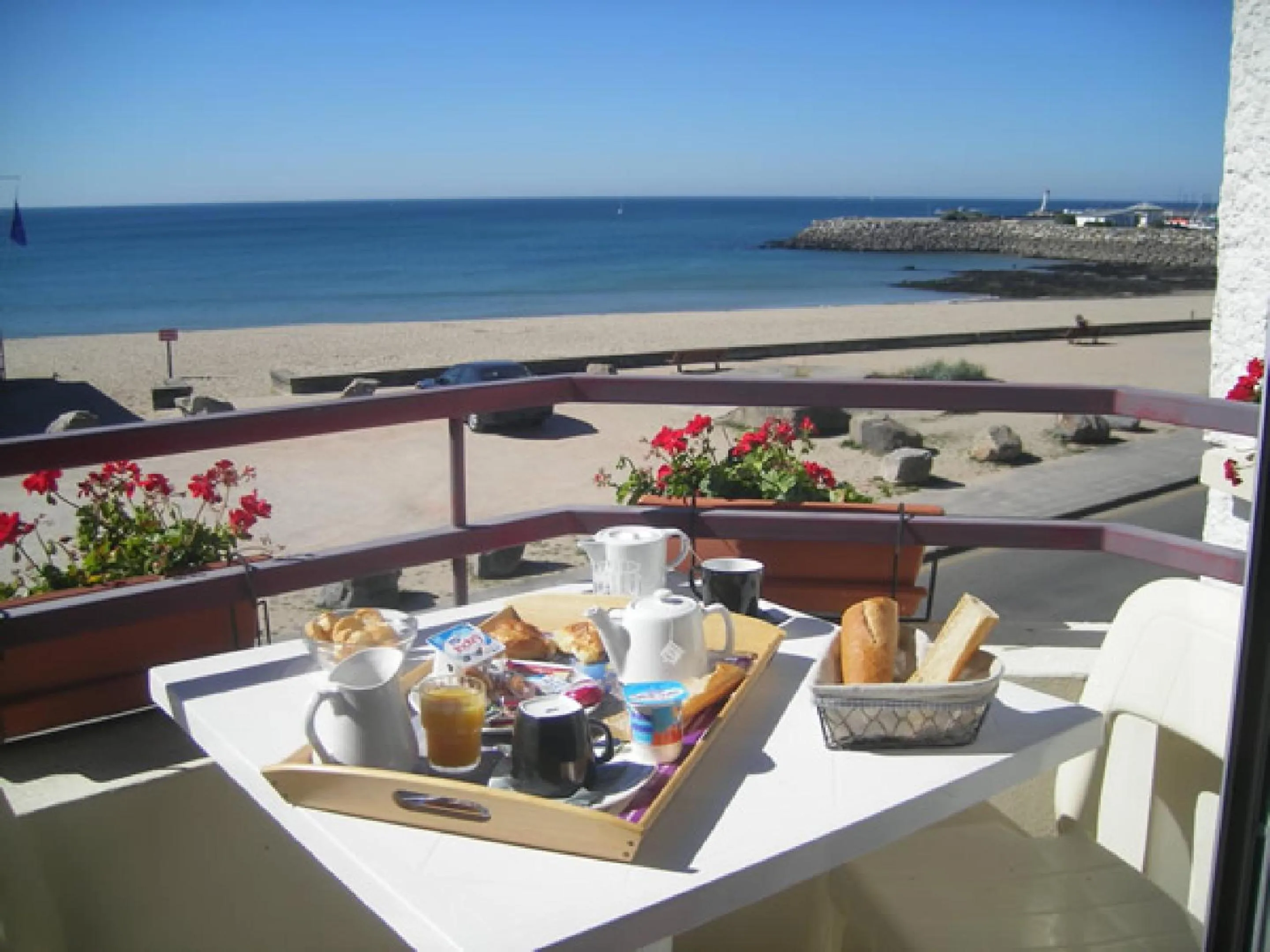 Breakfast in Les Chants d'Ailes - Hôtel Face Mer