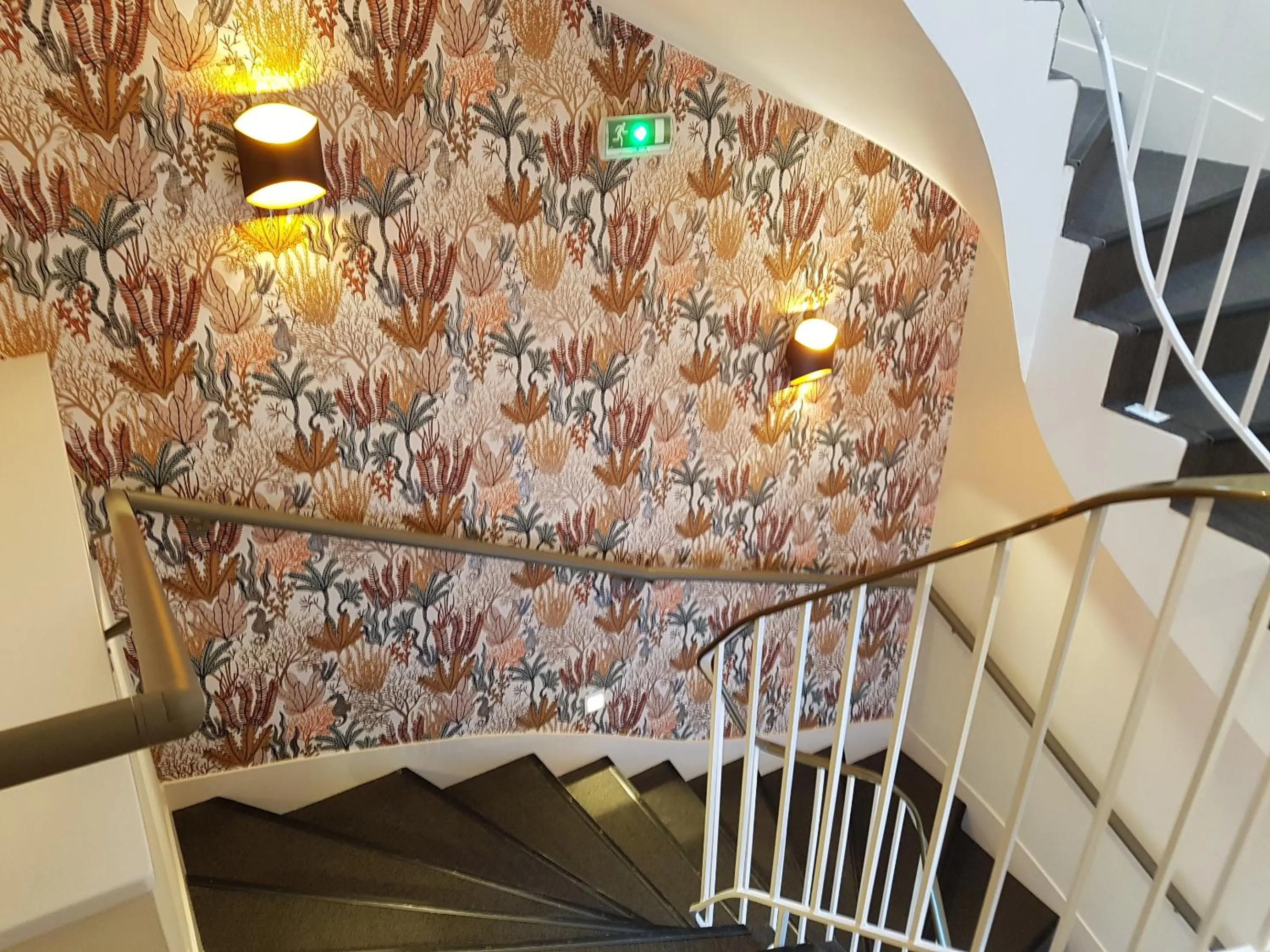 Property building in Les Chants d'Ailes - Hôtel Face Mer