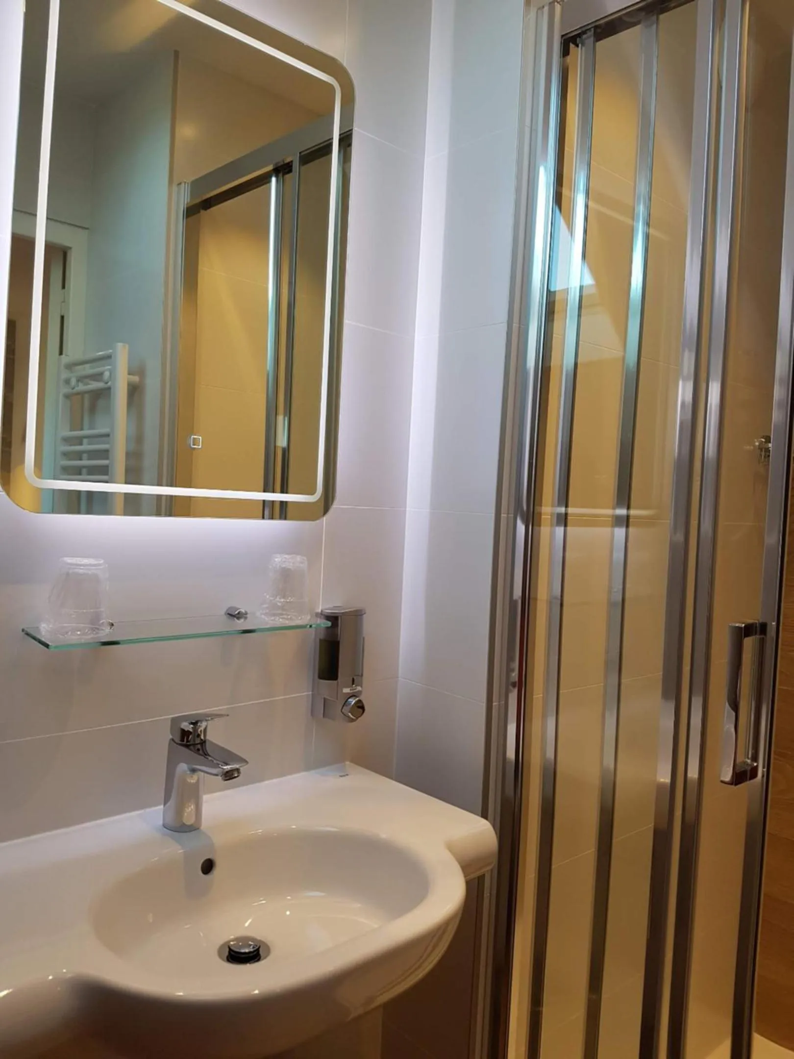 Shower in Les Chants d'Ailes - Hôtel Face Mer