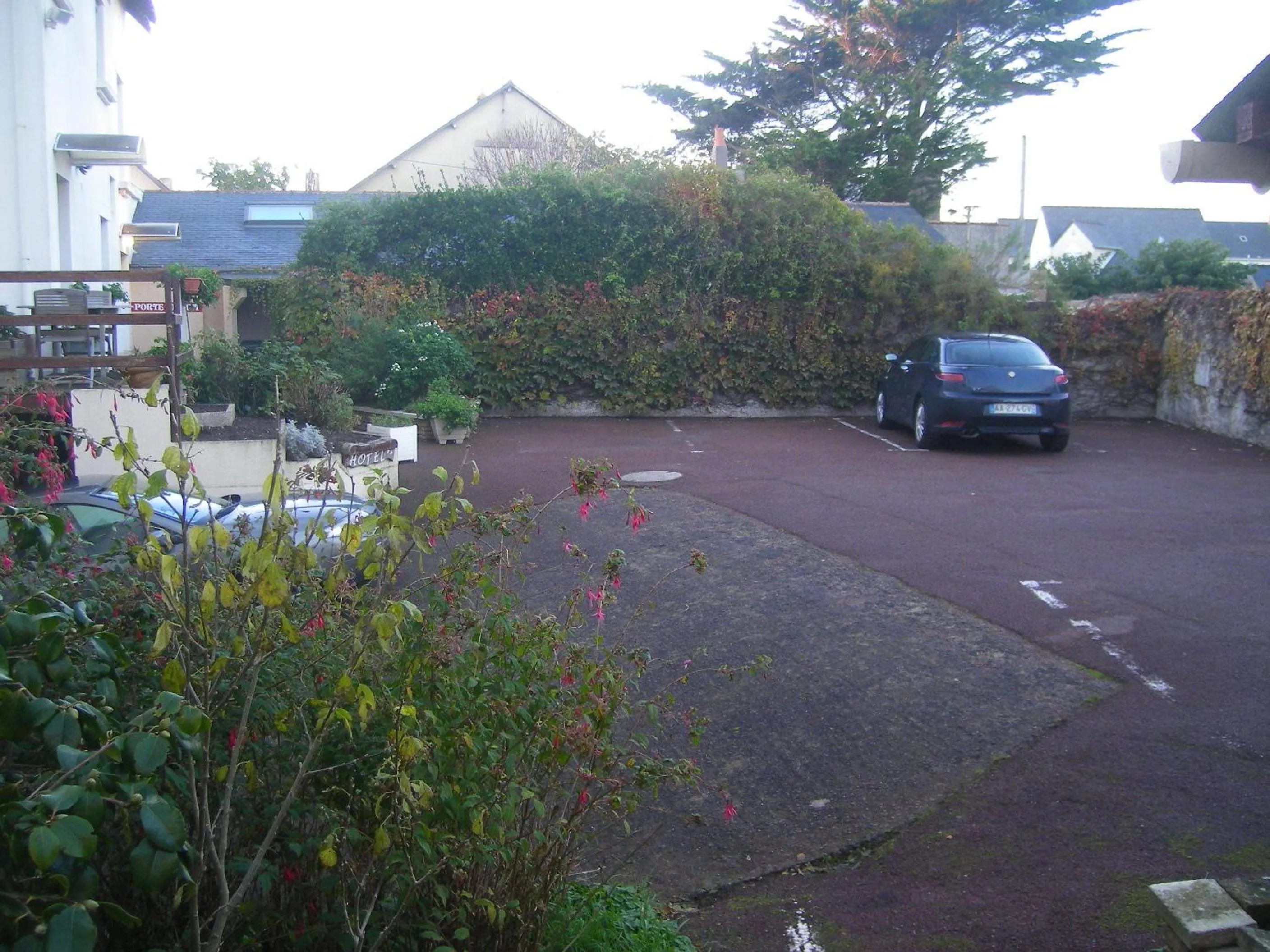 Facade/entrance in Les Chants d'Ailes - Hôtel Face Mer